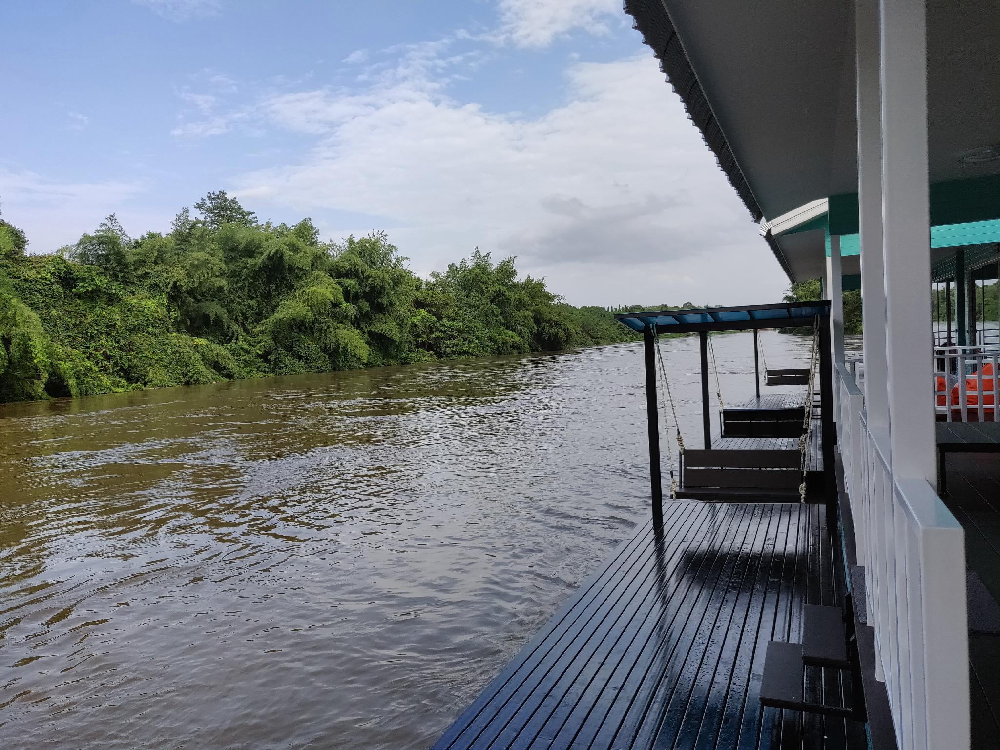 Khu vực xung quanh