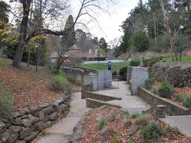 Nơi tham quan gần đây