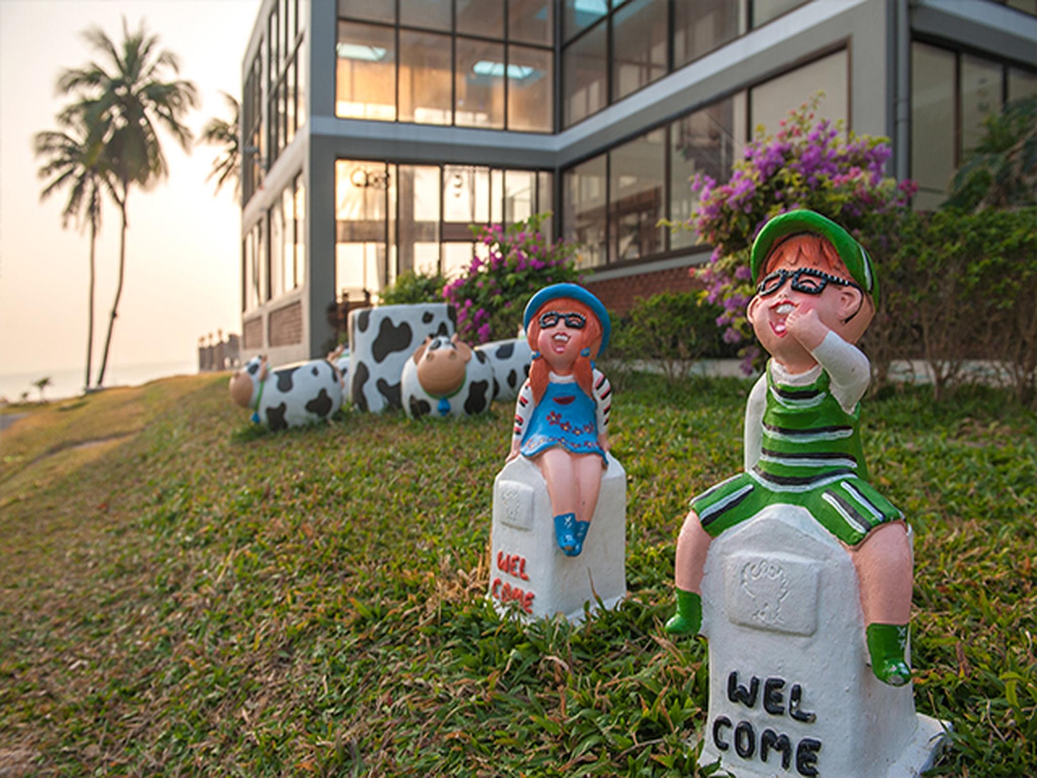 Khu vực xung quanh