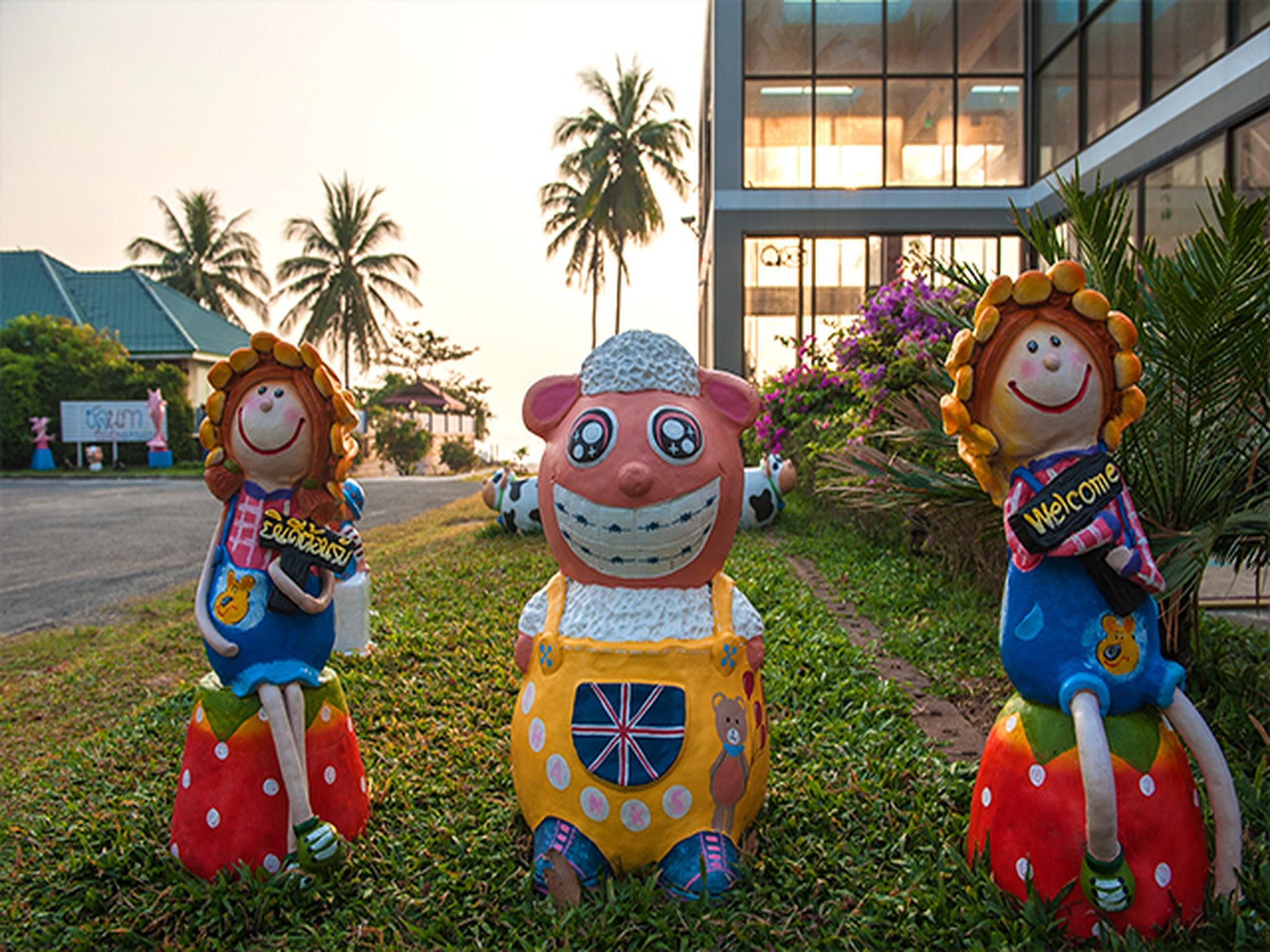 Khu vực xung quanh