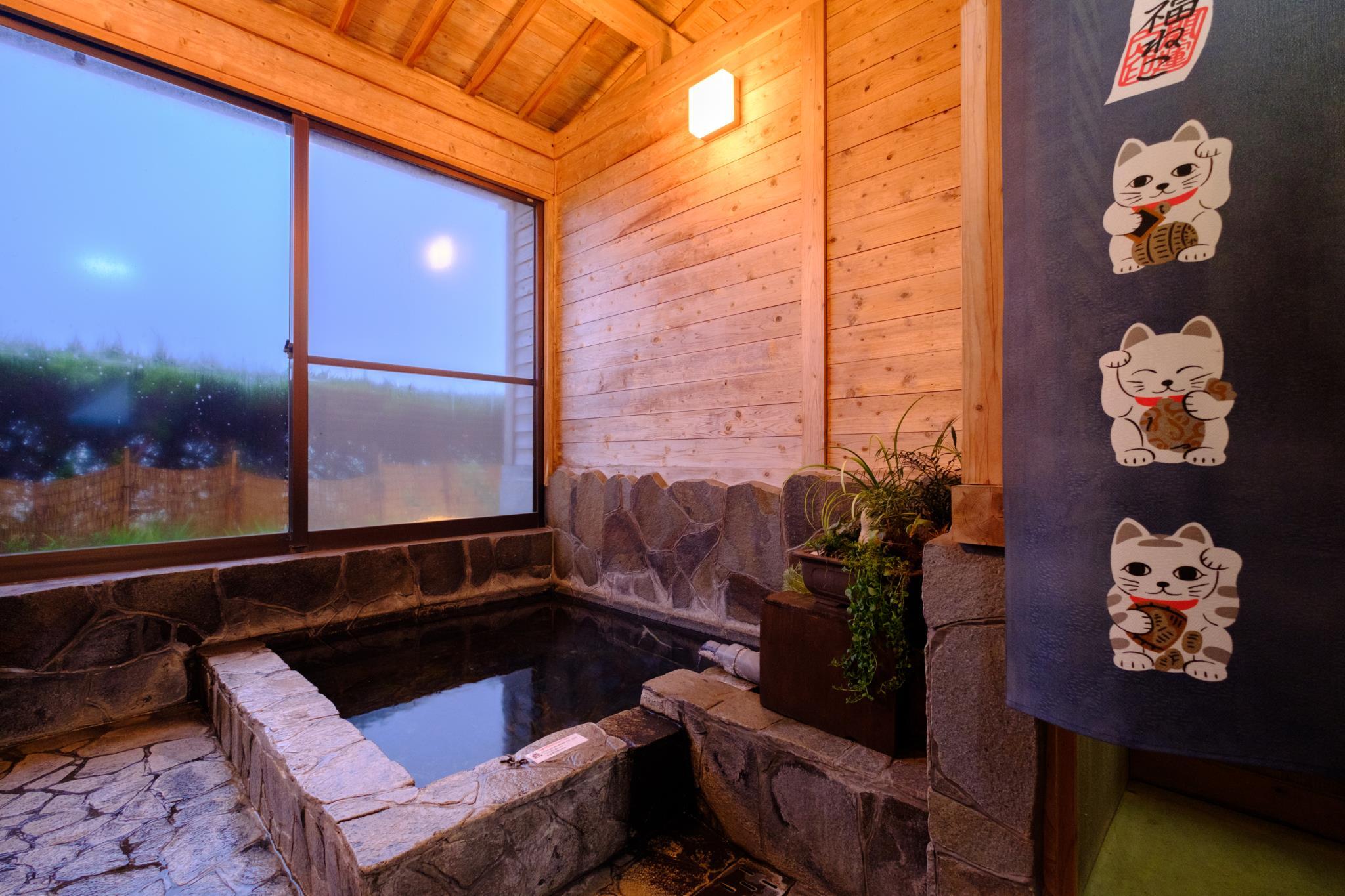 Tắm suối nước nóng