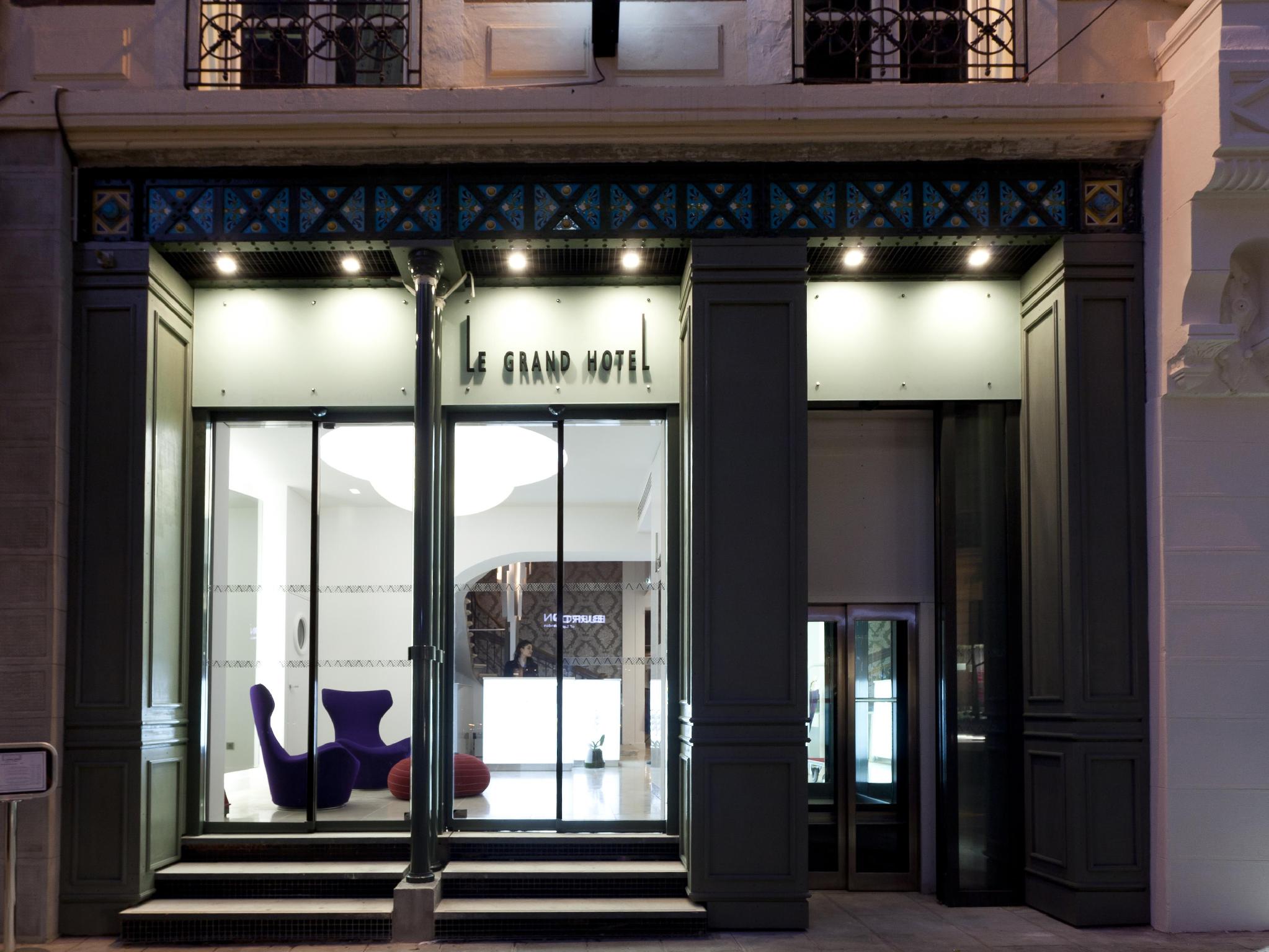 Ngoại cảnh khách sạn