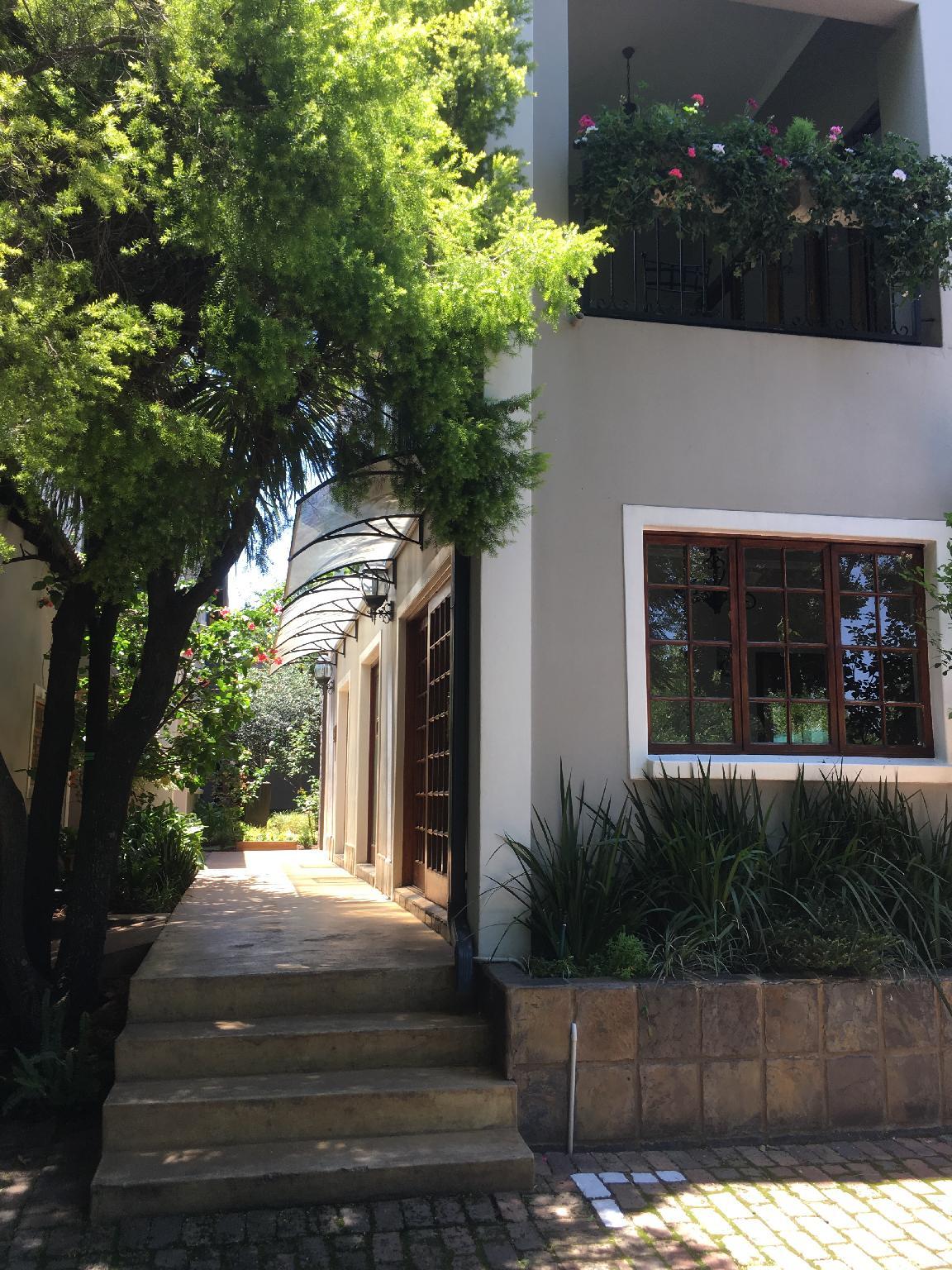 Ngoại cảnh khách sạn