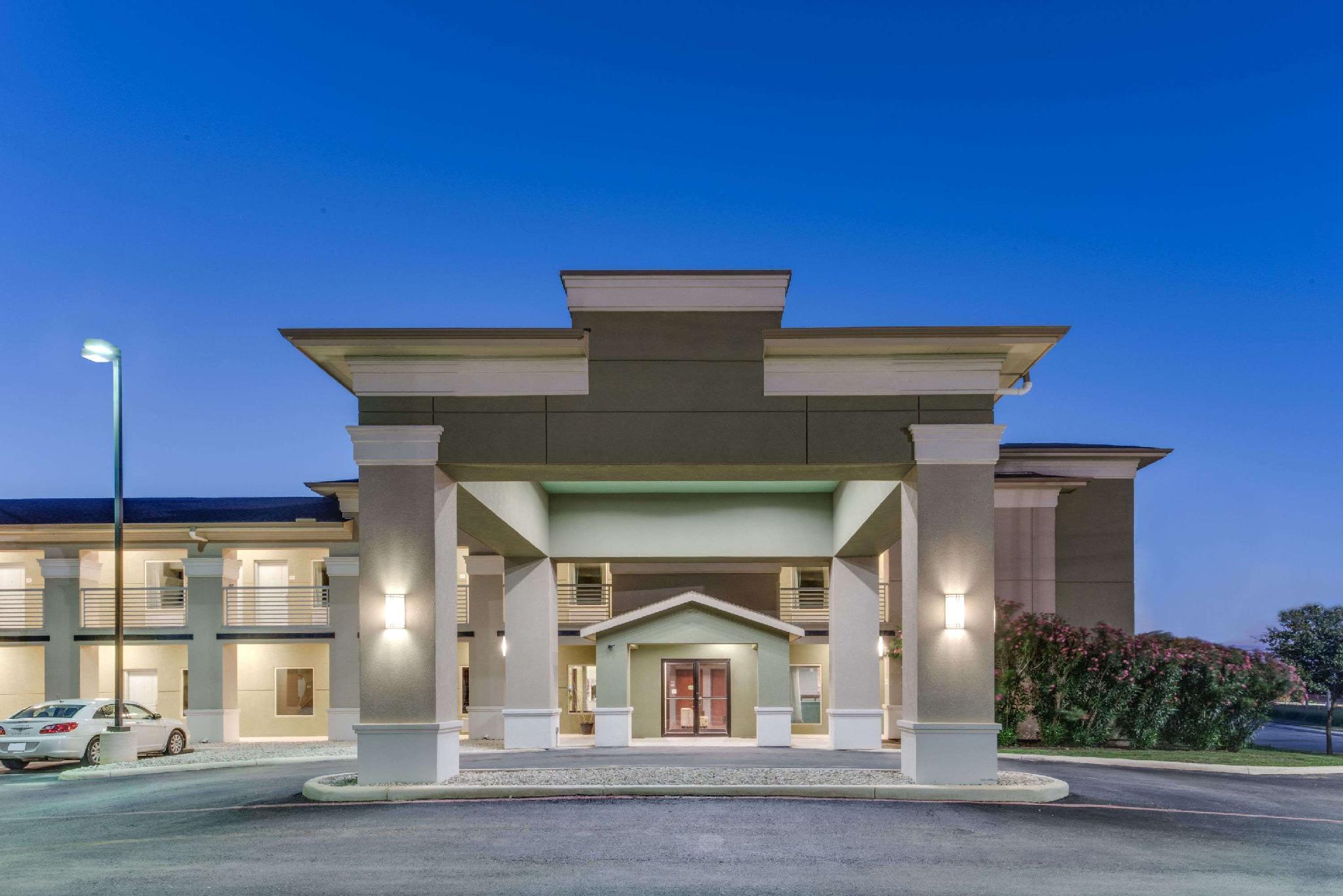 Ngoại cảnh khách sạn