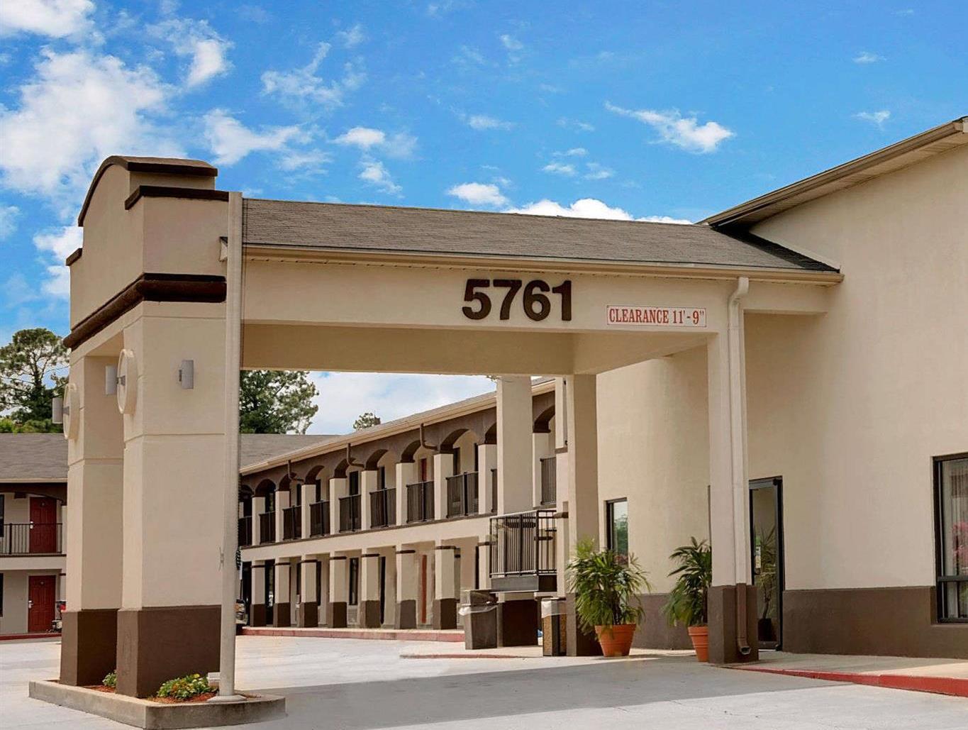 Ngoại cảnh khách sạn