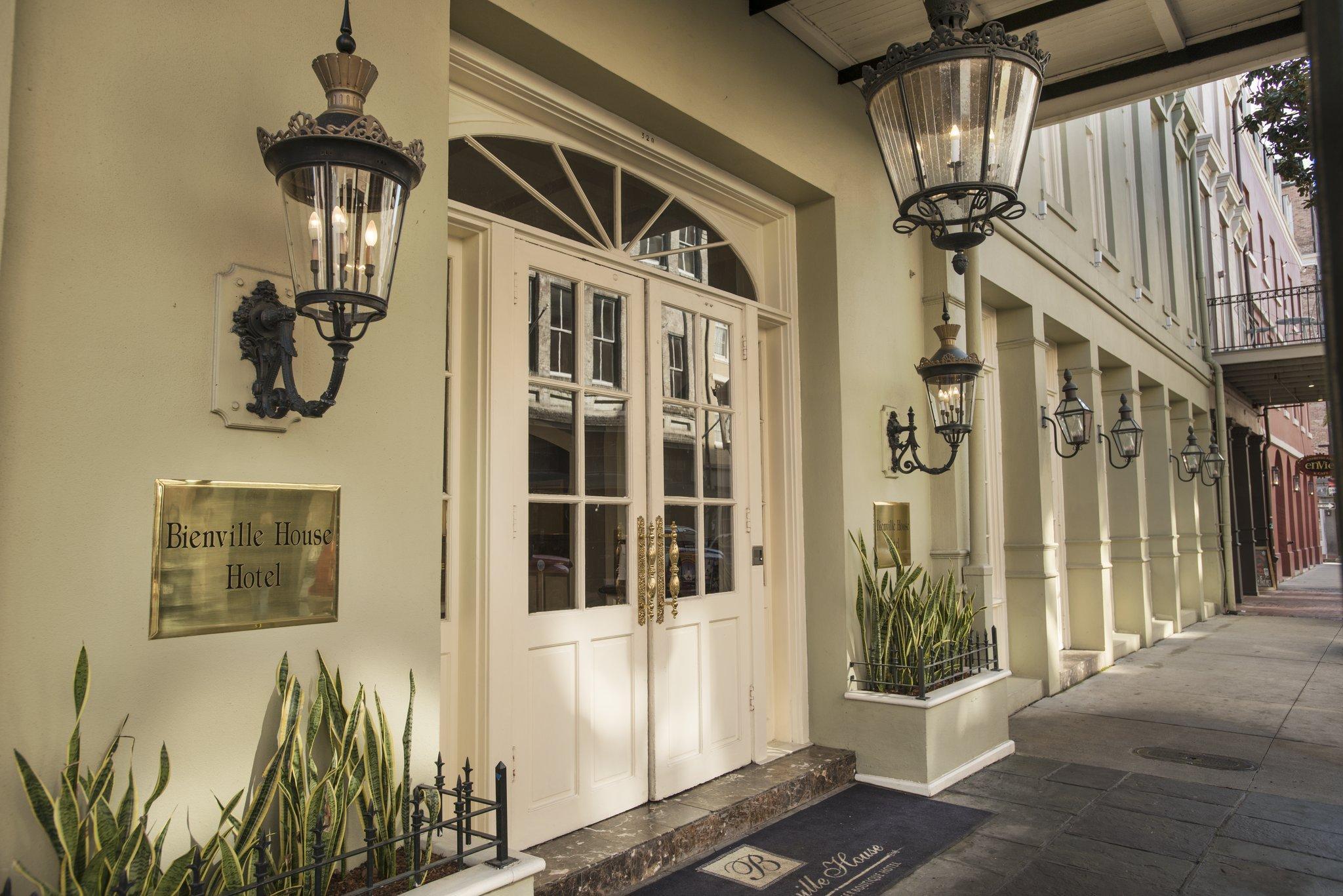 Ngoại cảnh khách sạn