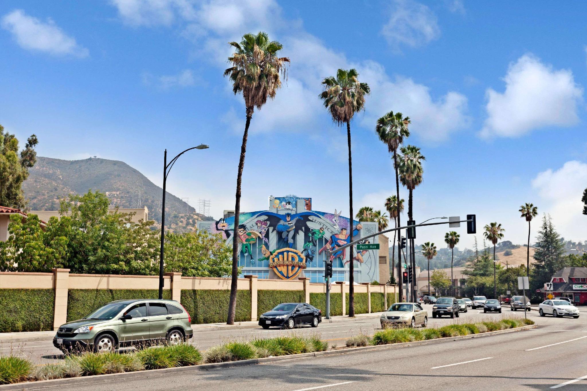 Khu vực xung quanh