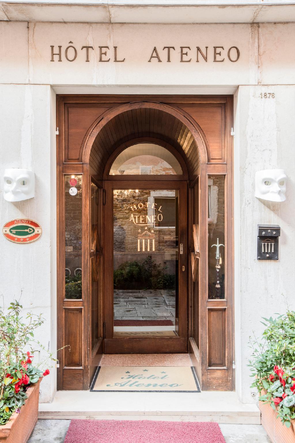 Ngoại cảnh khách sạn