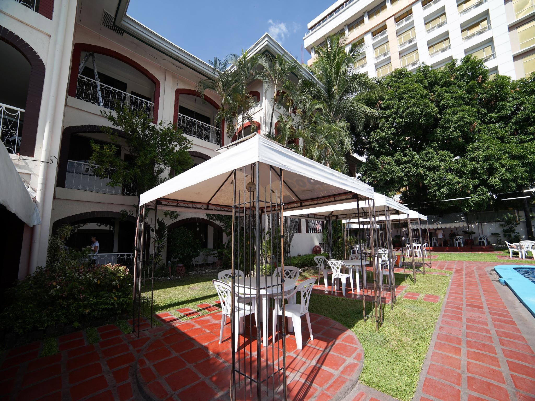 Ngoại cảnh khách sạn