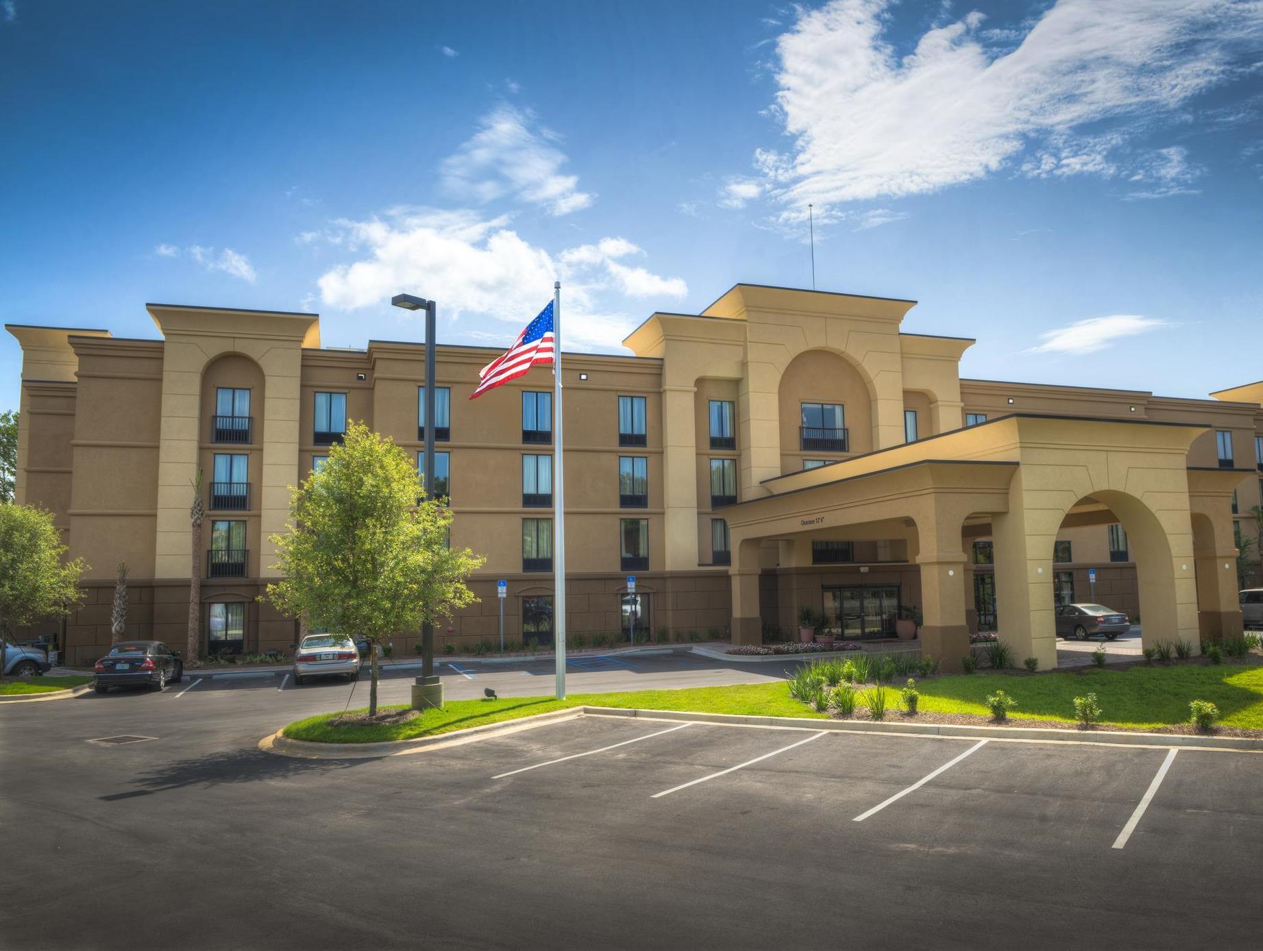 Ngoại cảnh khách sạn