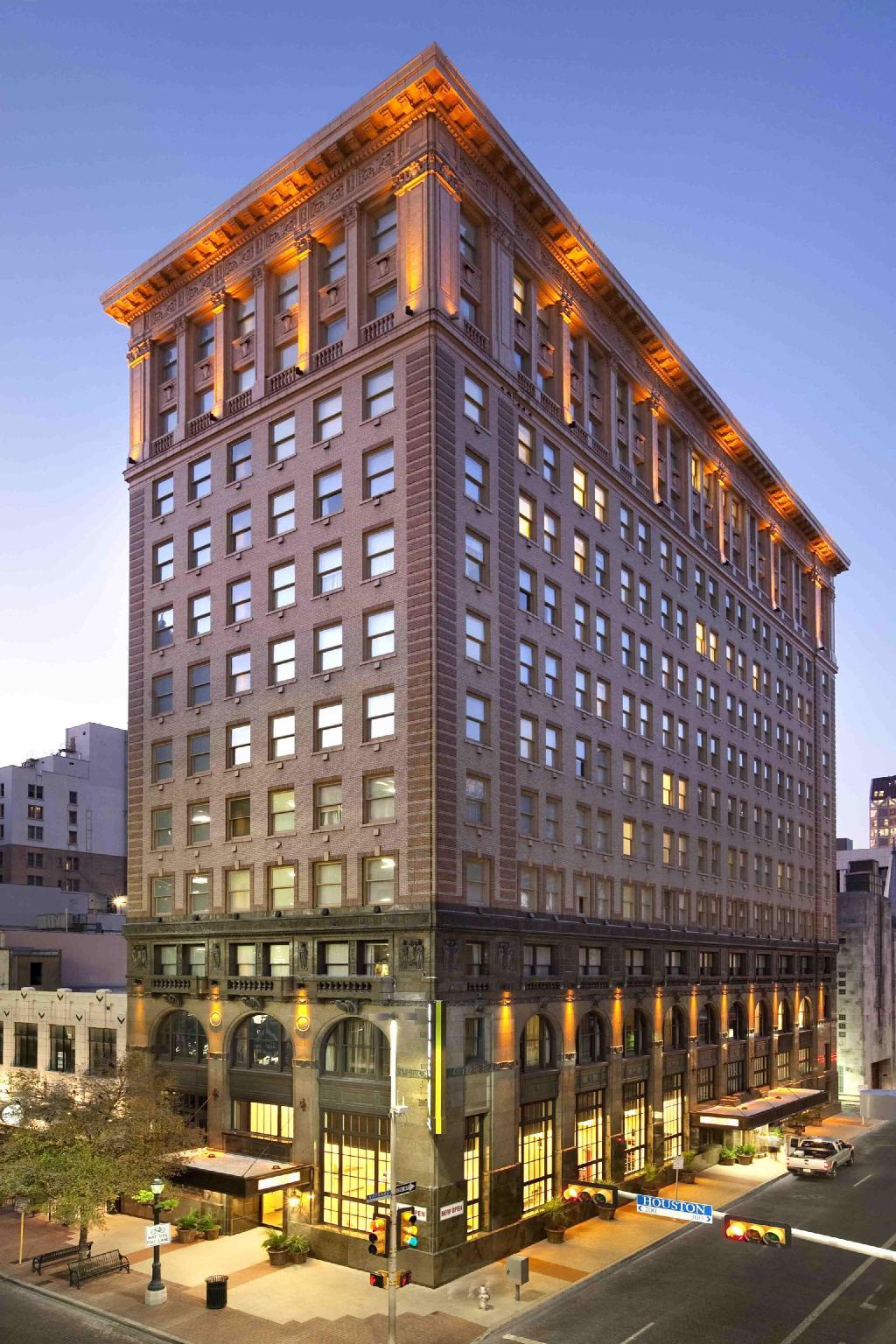 Ngoại cảnh khách sạn