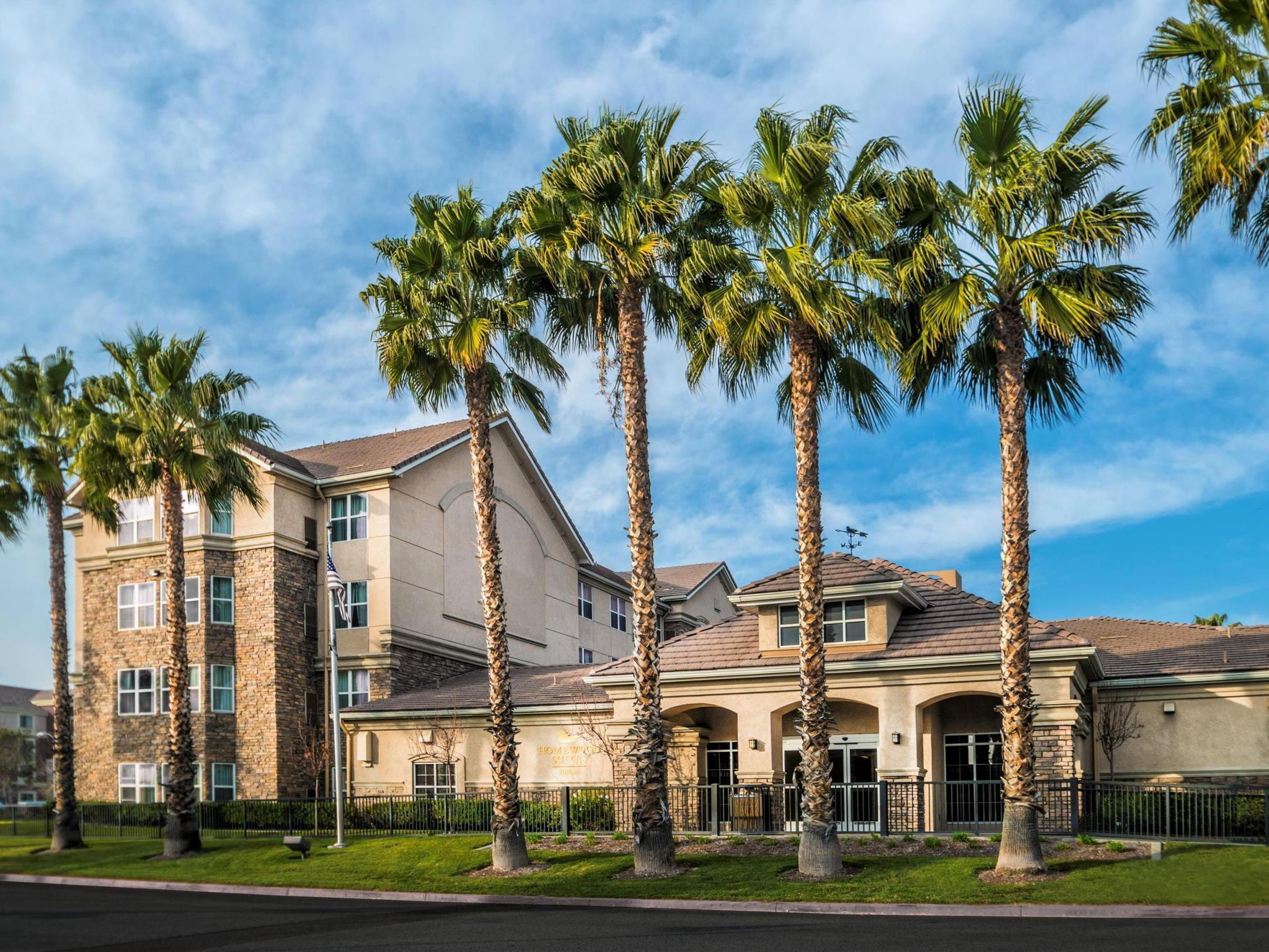 Ngoại cảnh khách sạn