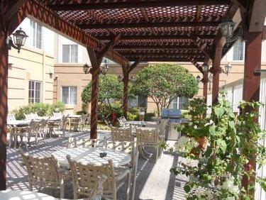 Ngoại cảnh khách sạn