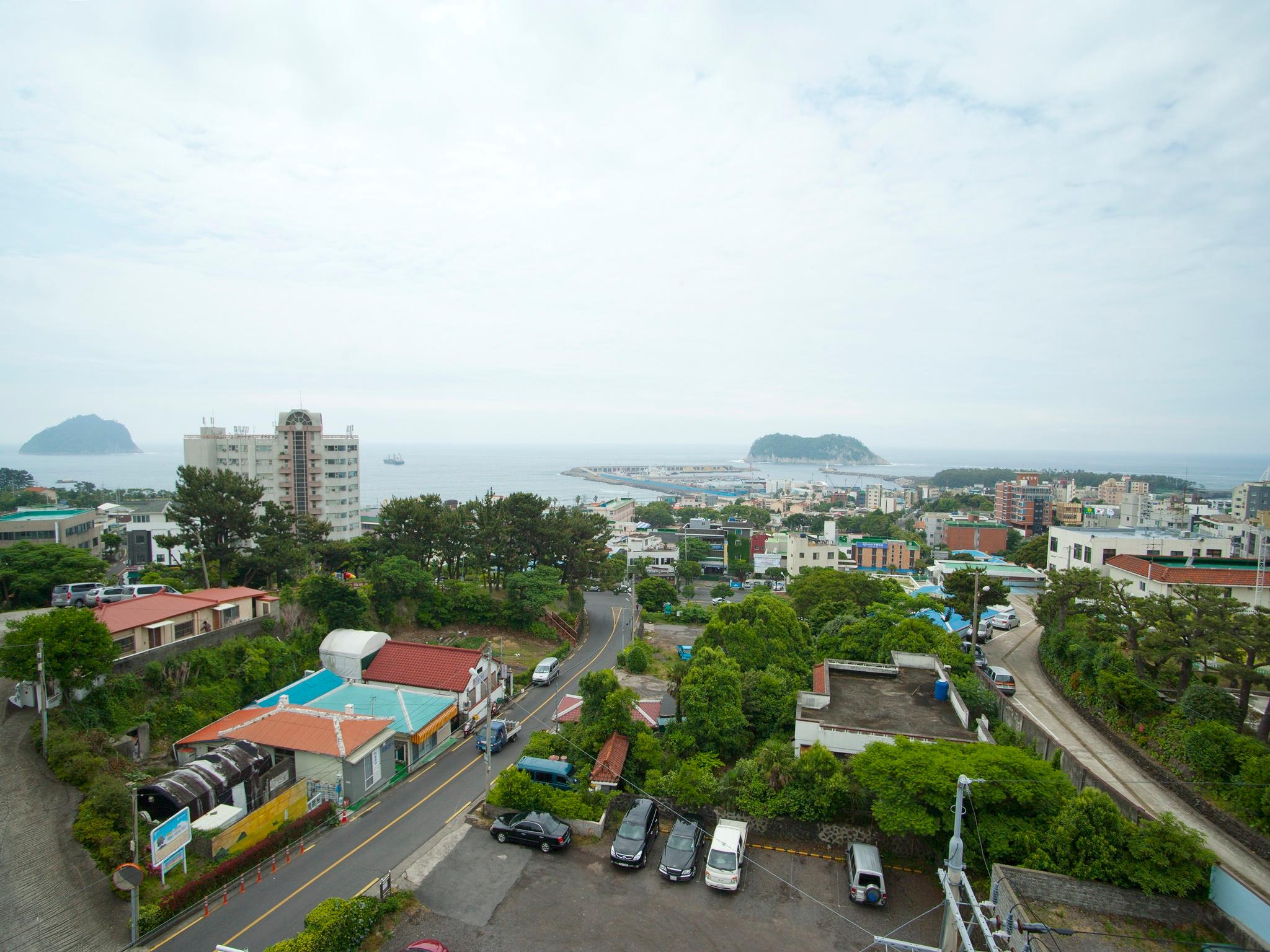 Khu vực xung quanh