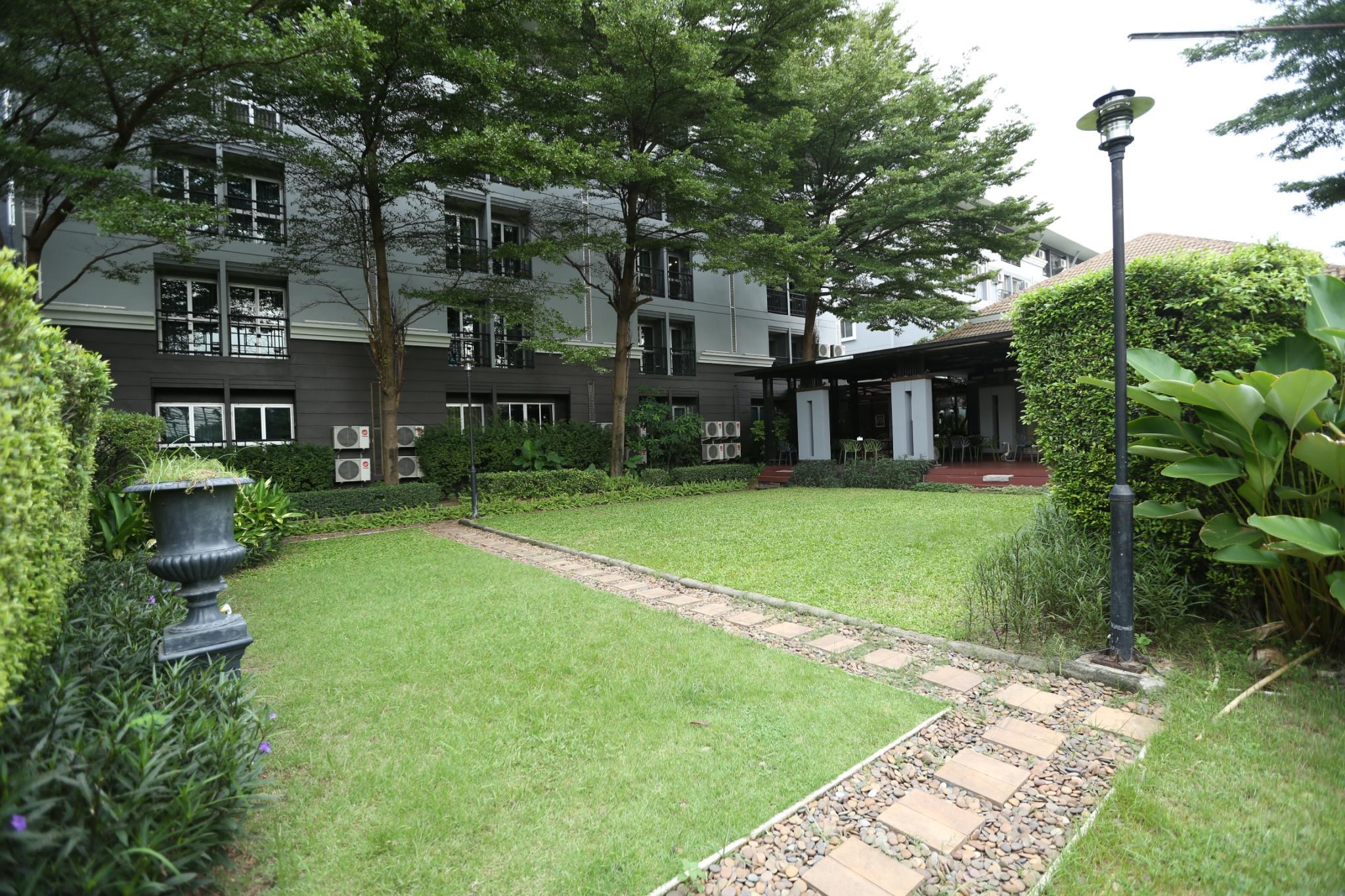 Khu vực xung quanh