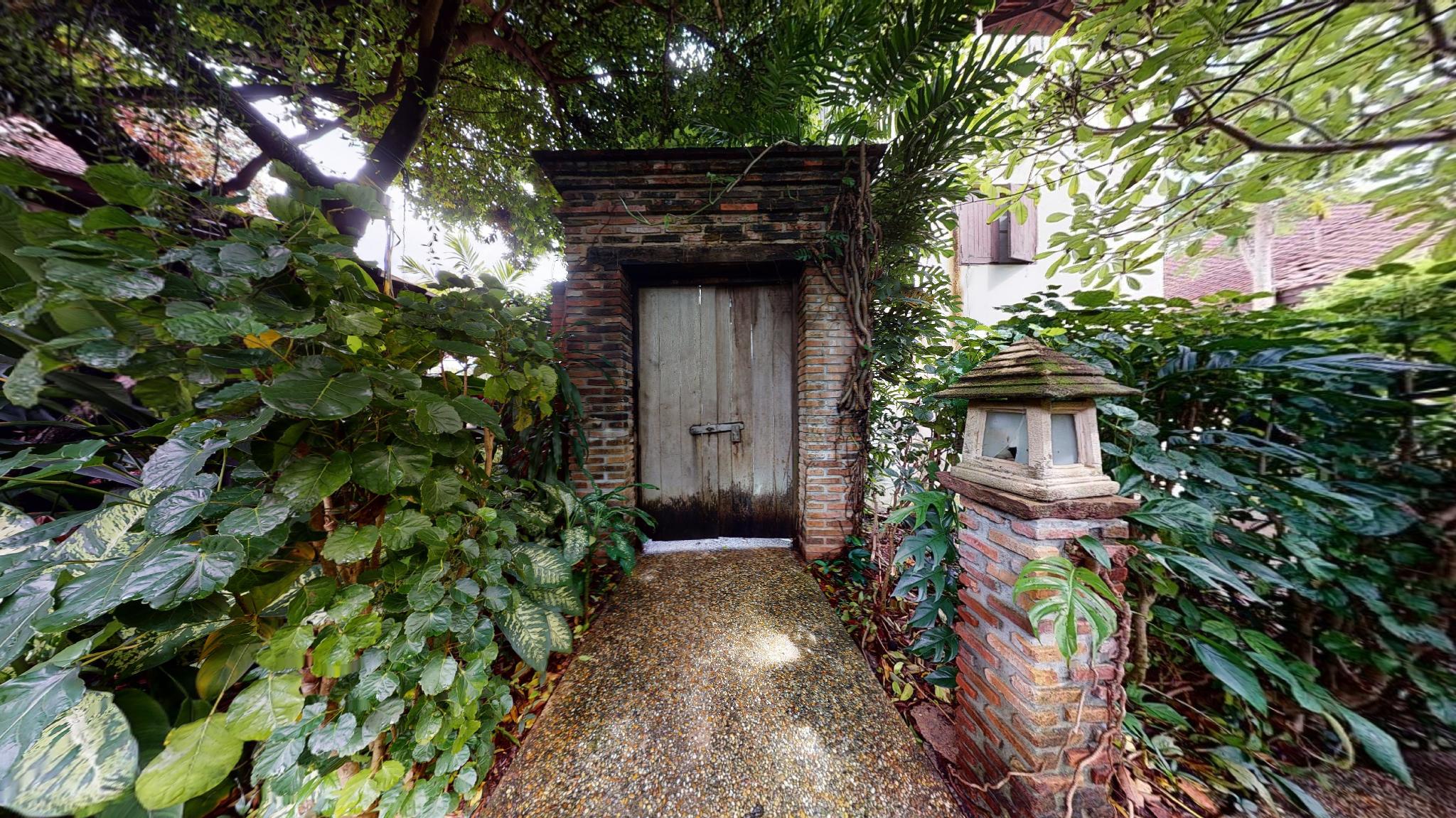 Khu vực xung quanh