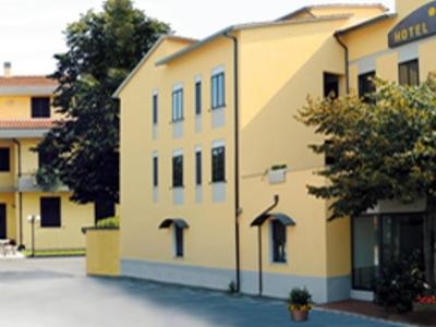 Ngoại cảnh khách sạn