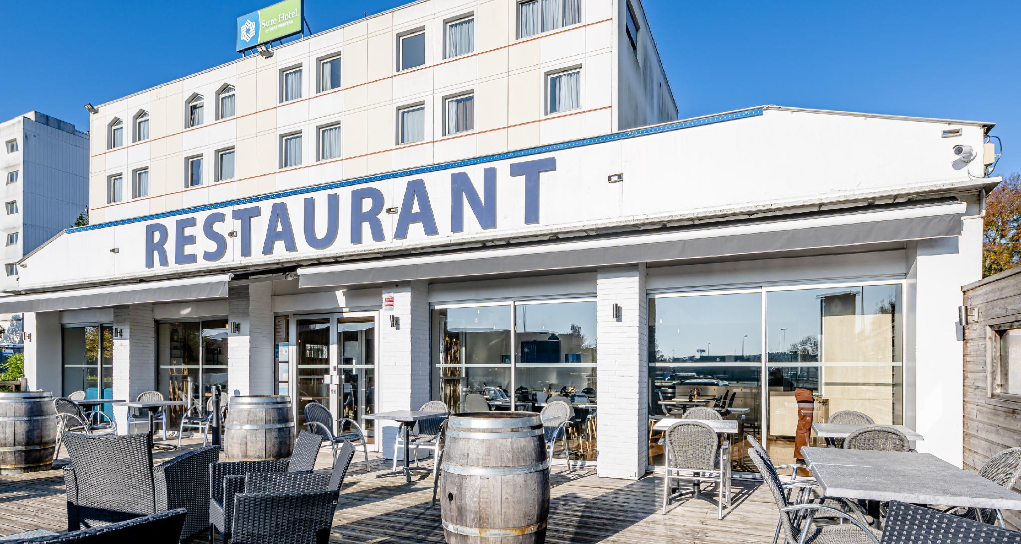 Ngoại cảnh khách sạn