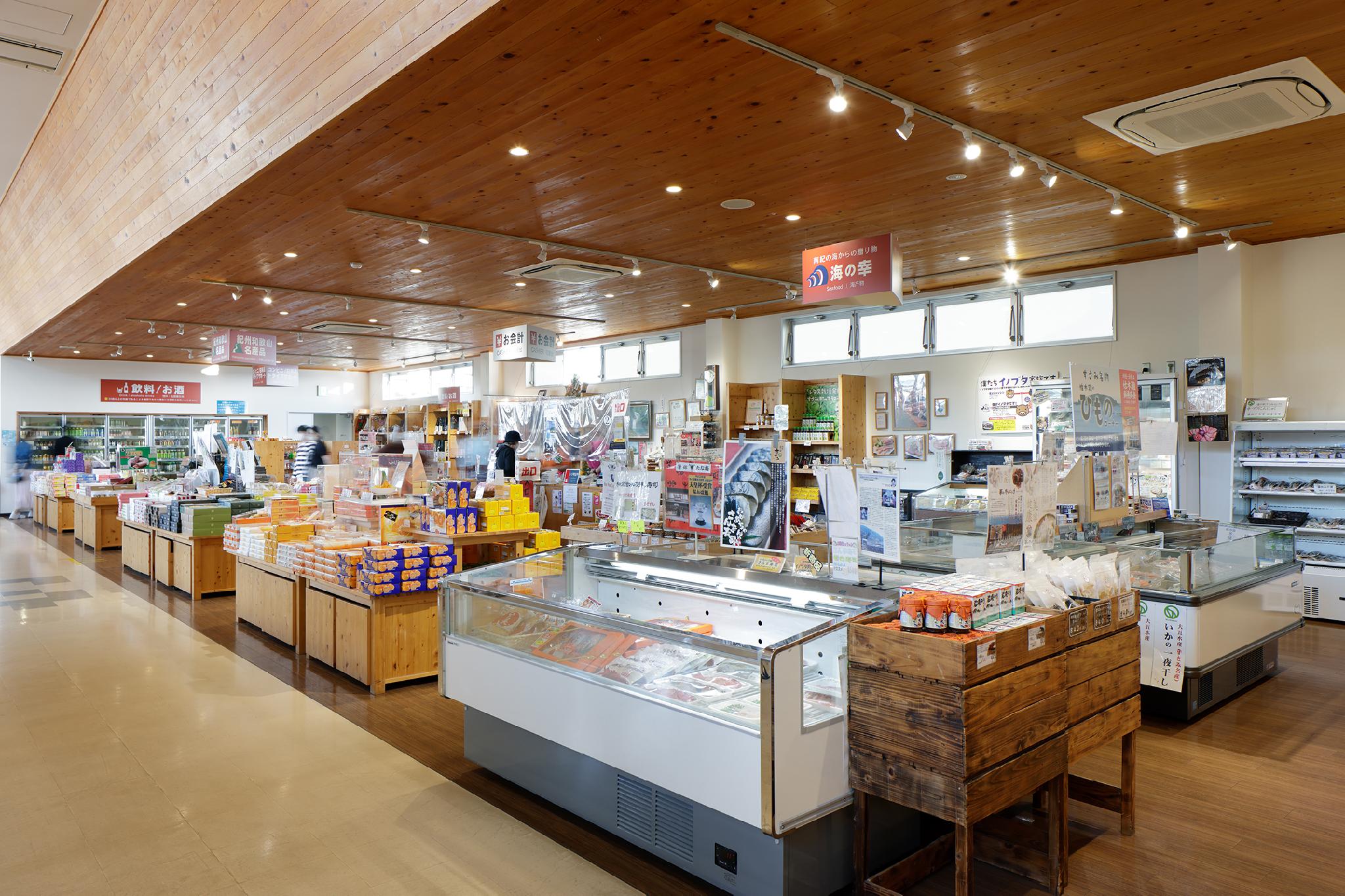 Nơi tham quan gần đây