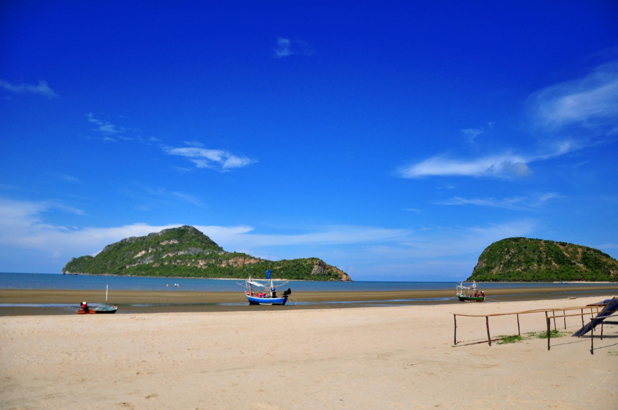 Khu vực xung quanh