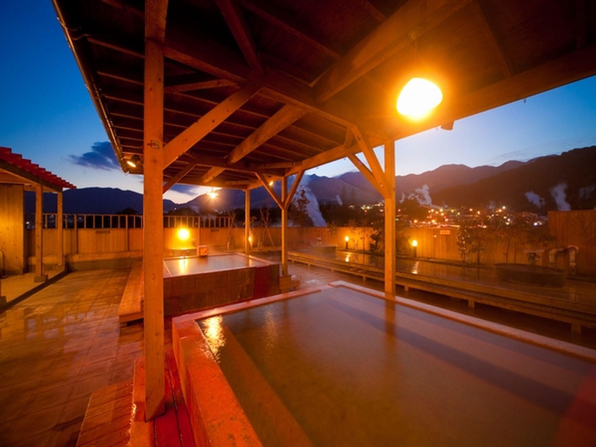 Tắm suối nước nóng