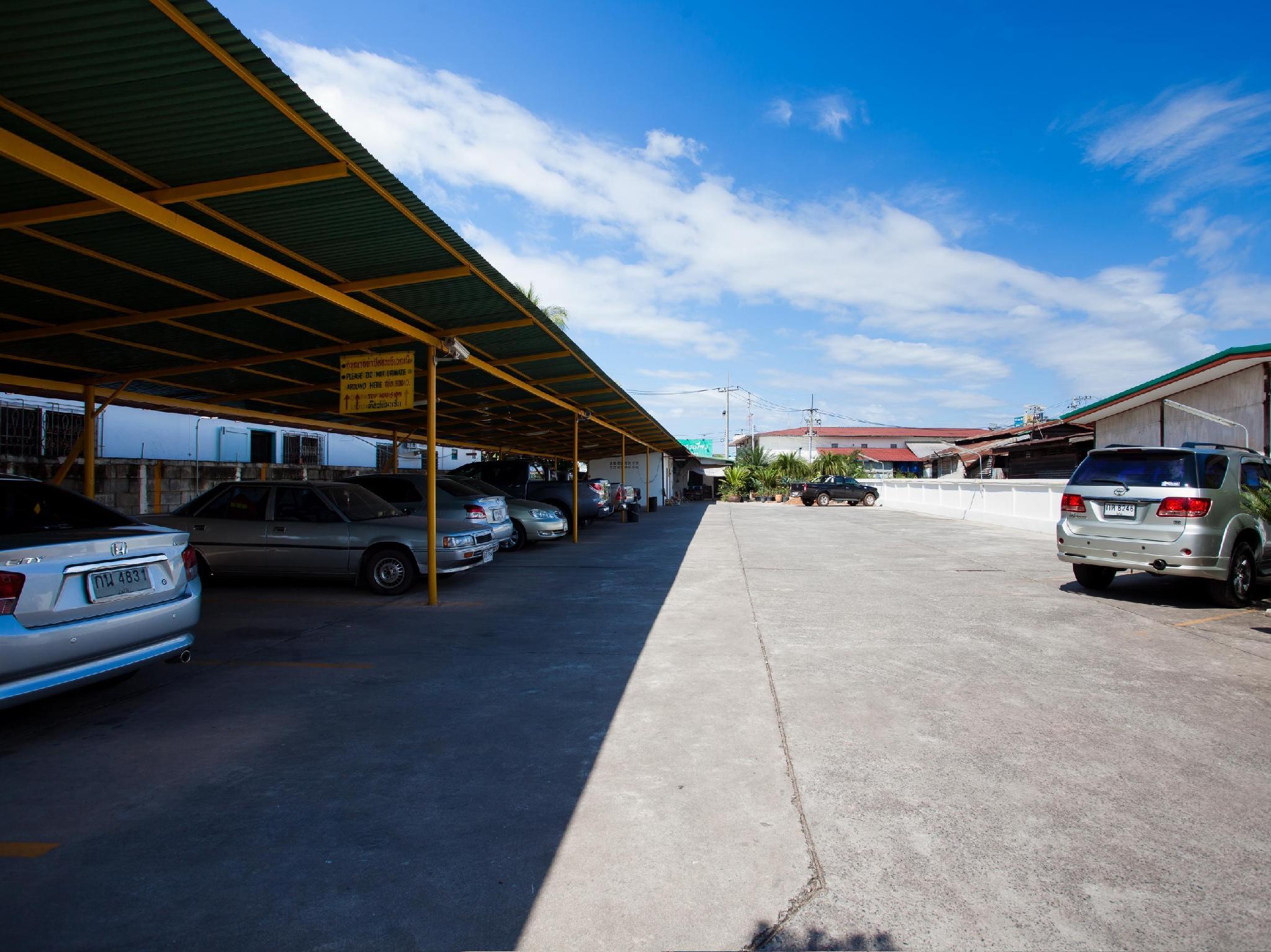 Khu vực xung quanh