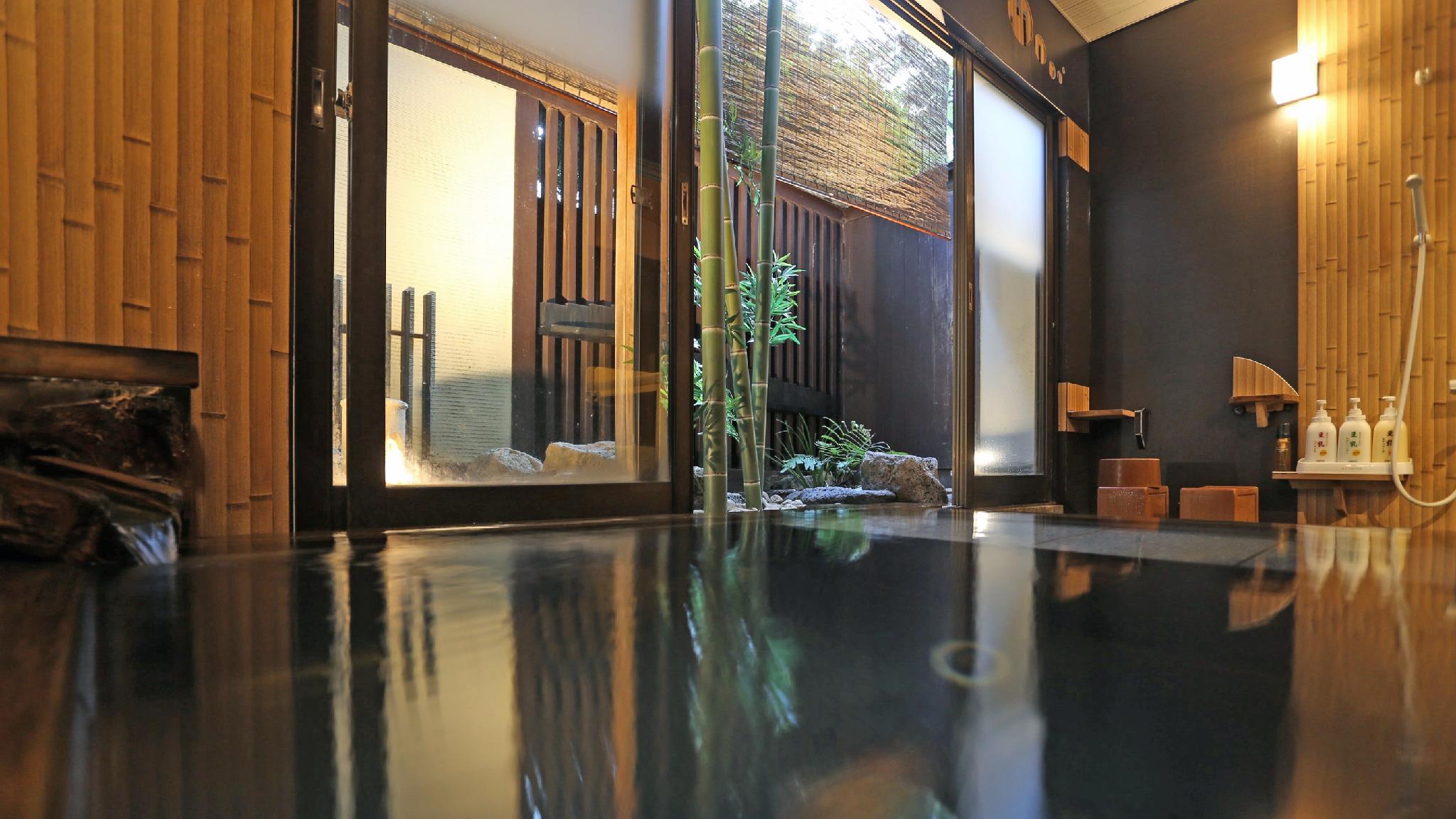 Tắm suối nước nóng