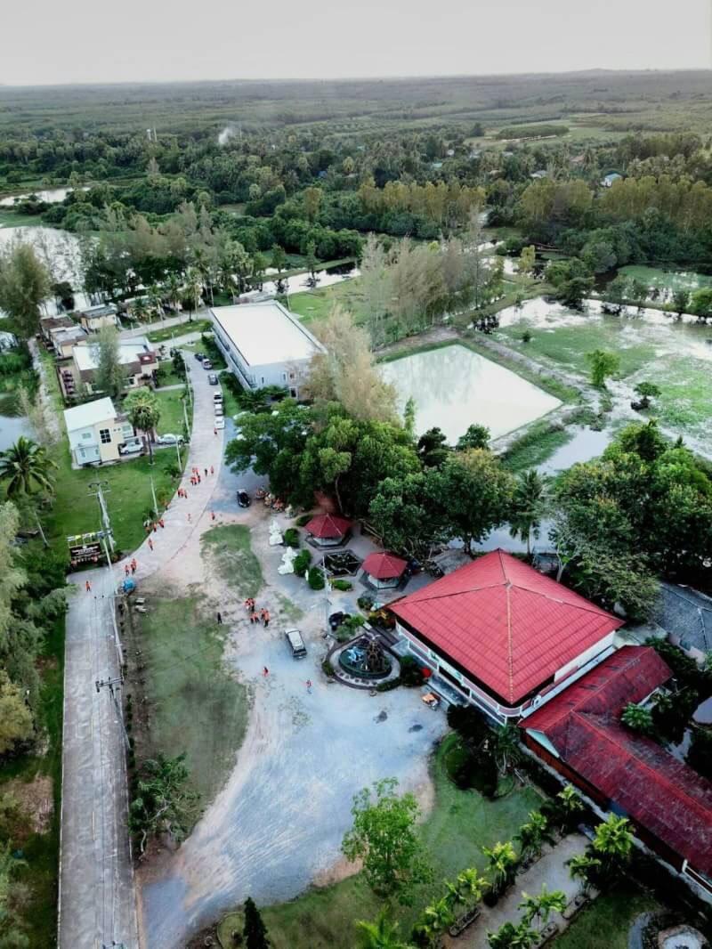 Khu vực xung quanh