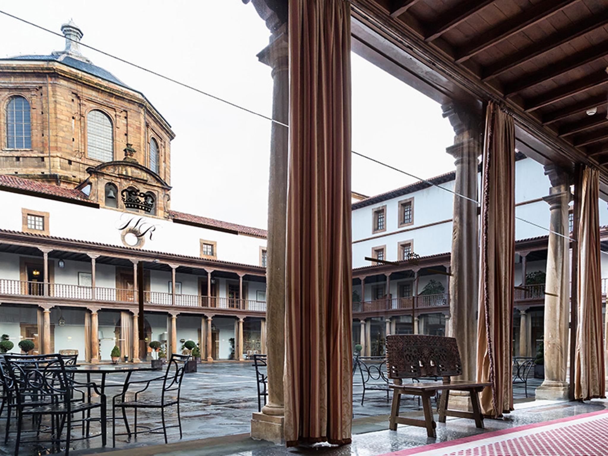 Ngoại cảnh khách sạn