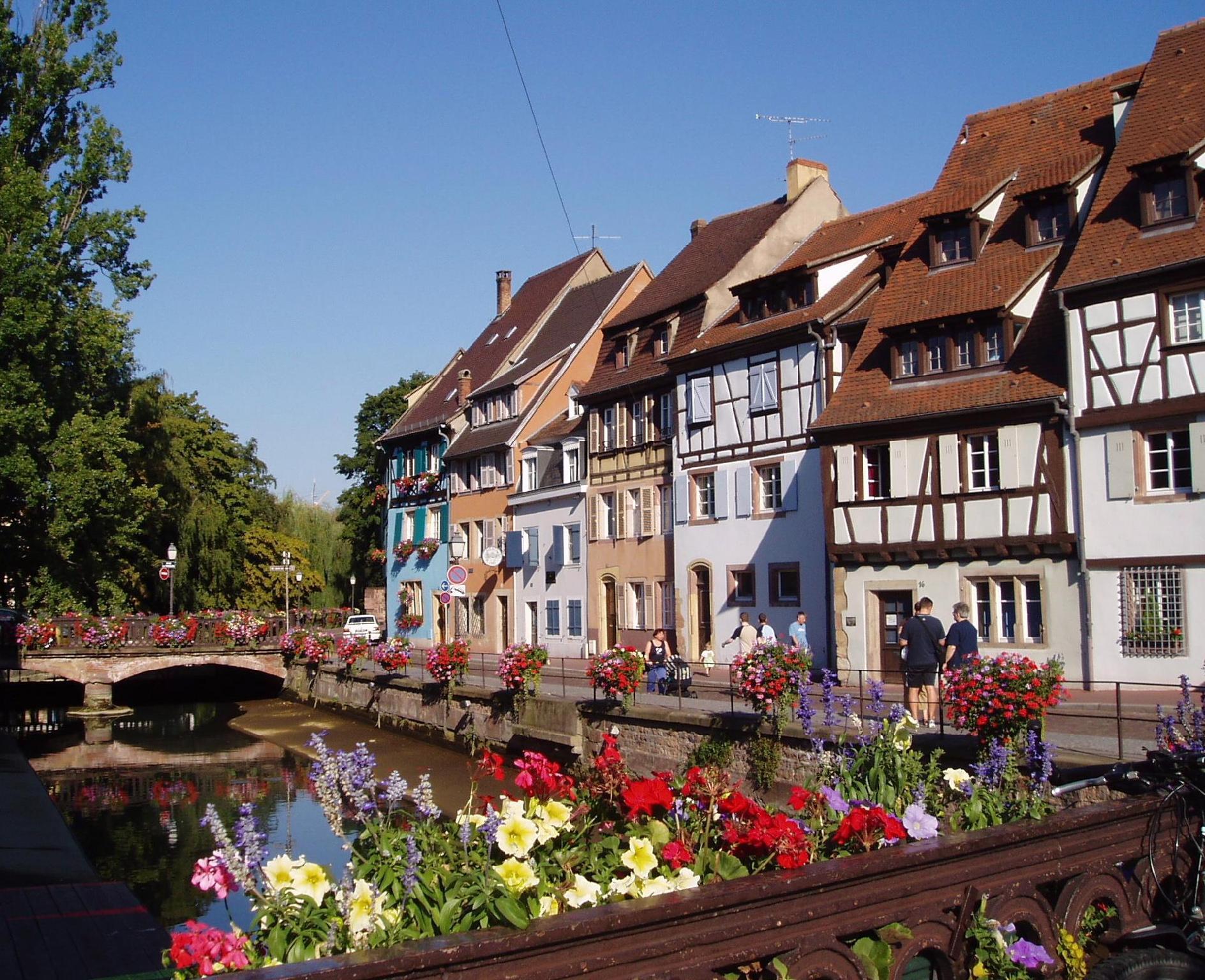 Nơi tham quan gần đây