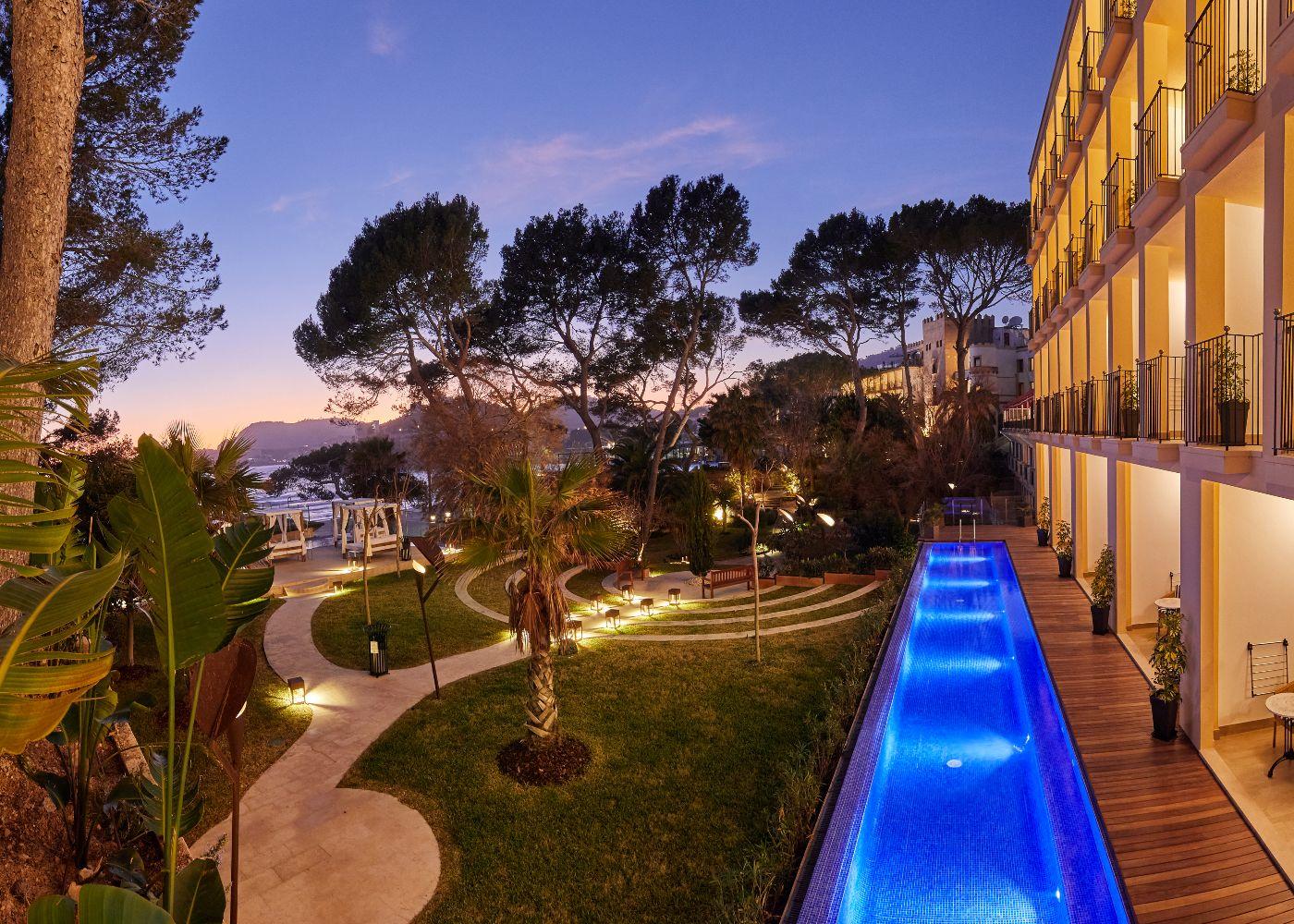 Ngoại cảnh khách sạn