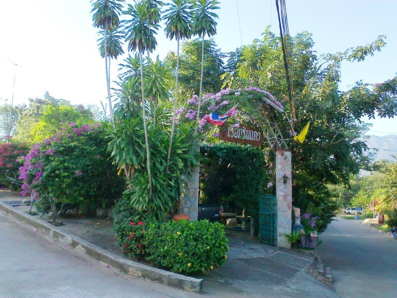 Ngoại cảnh khách sạn