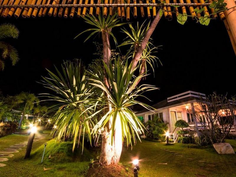 Khu vực xung quanh