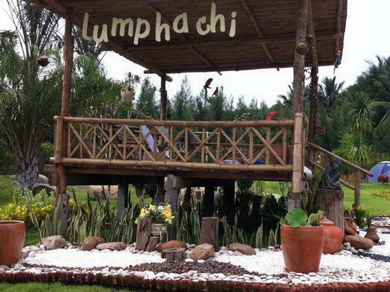 Khu vực xung quanh