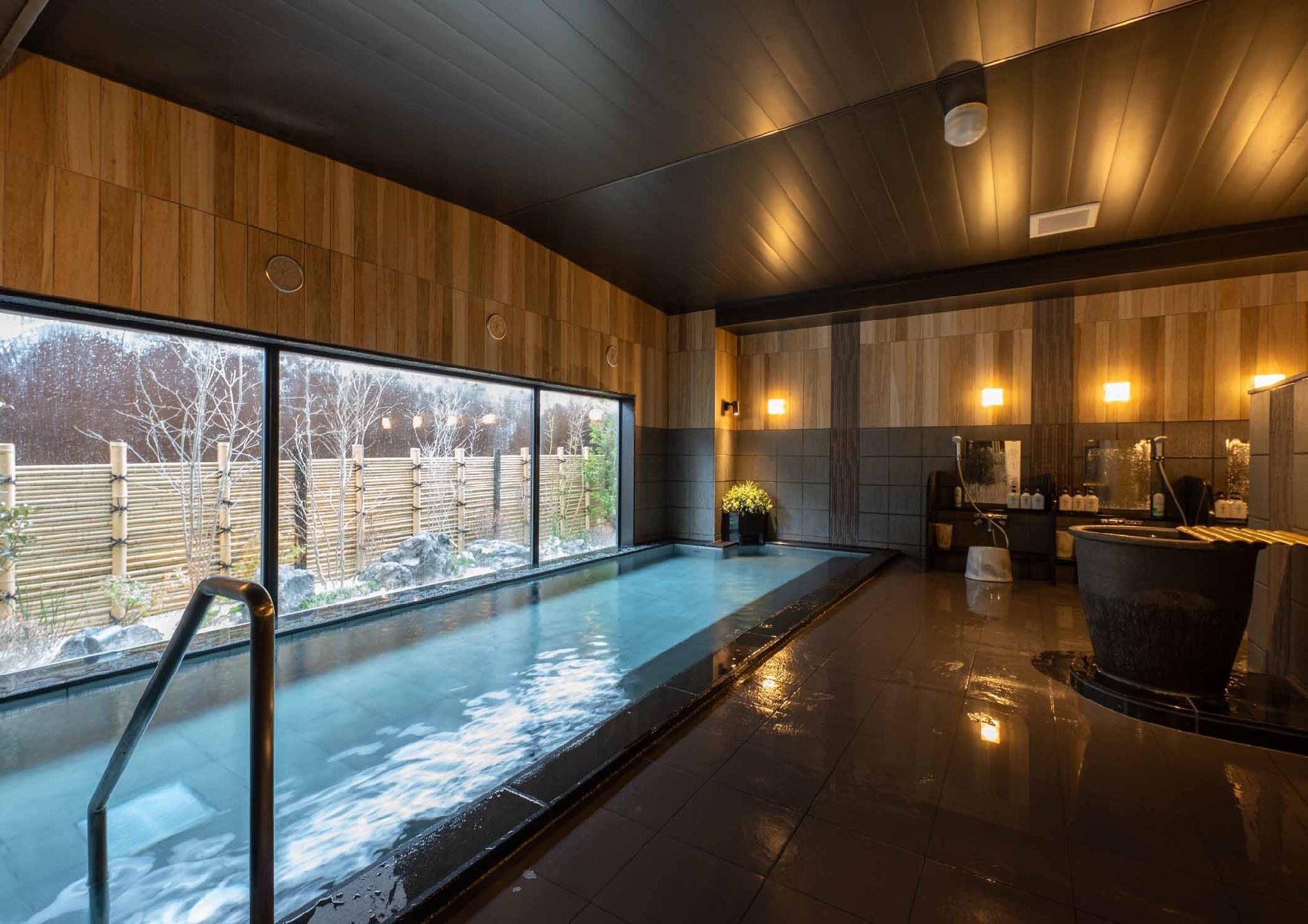 Tắm suối nước nóng