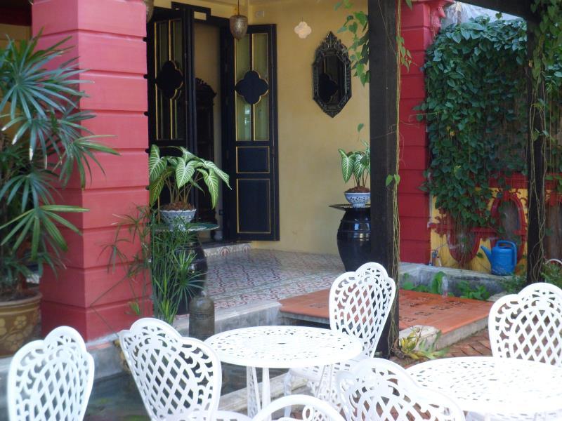 Khu vực xung quanh