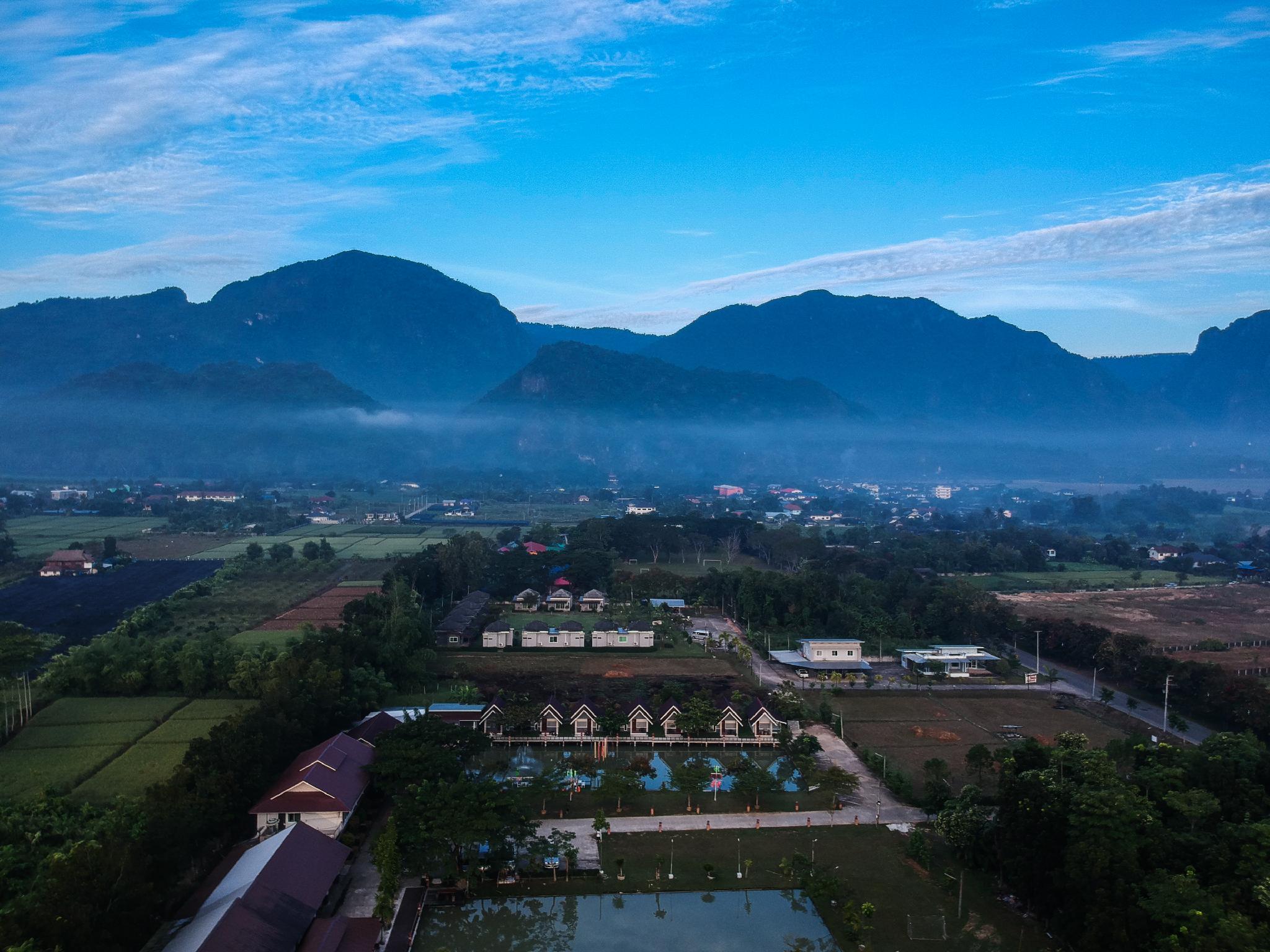 Khu vực xung quanh