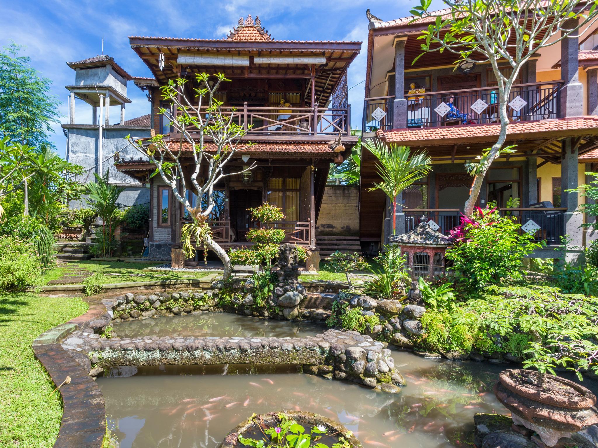 Ngoại cảnh khách sạn