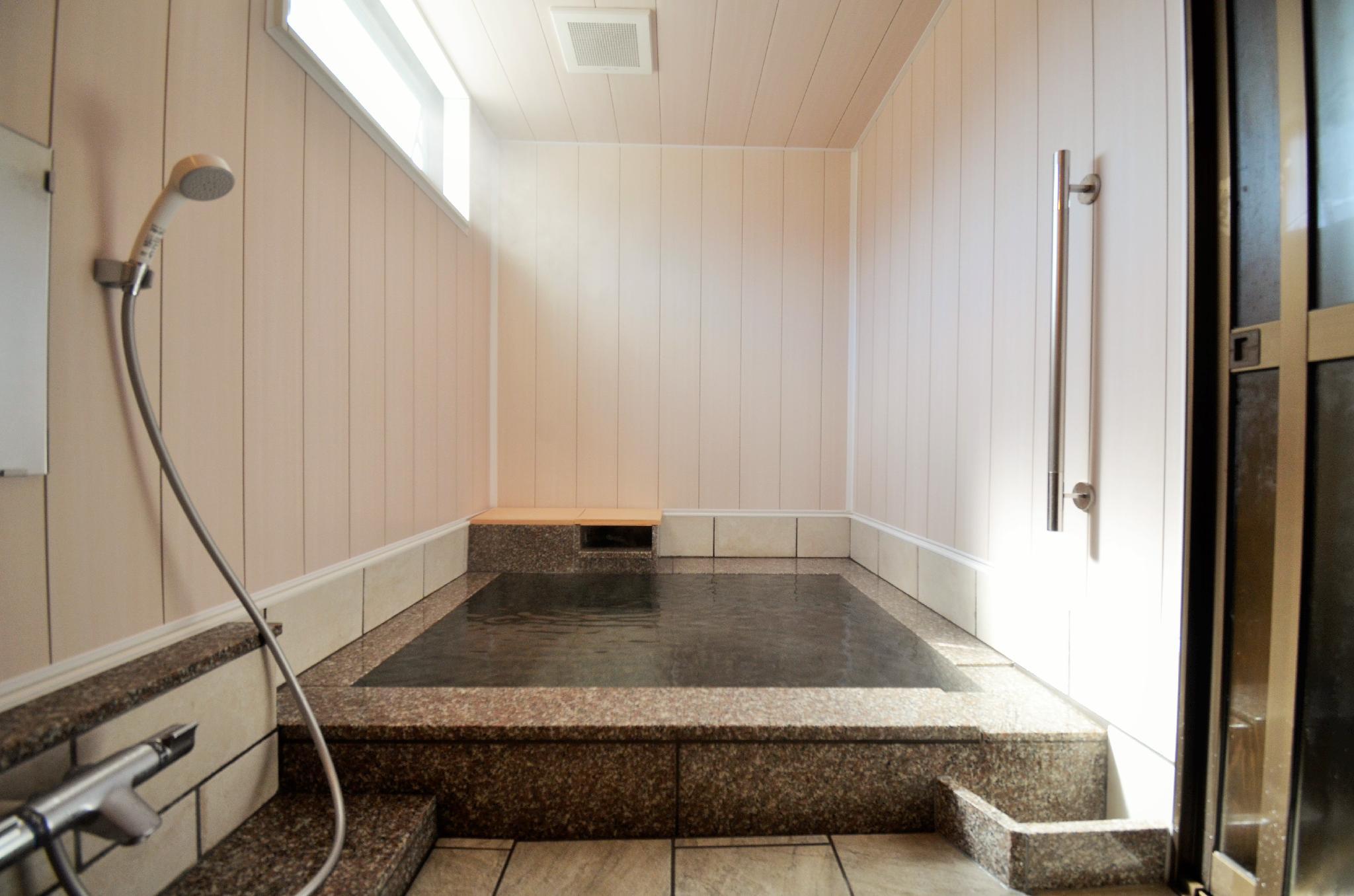 Tắm suối nước nóng