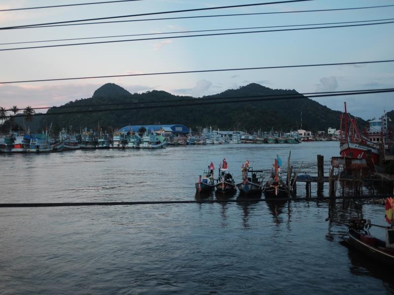 Khu vực xung quanh