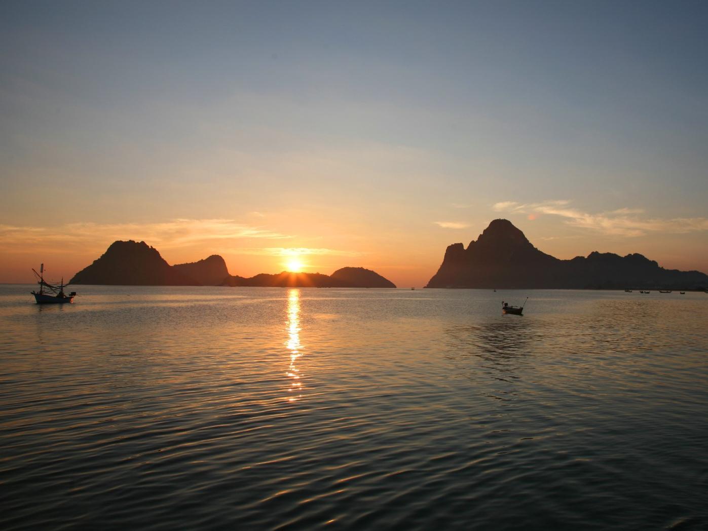 Khu vực xung quanh