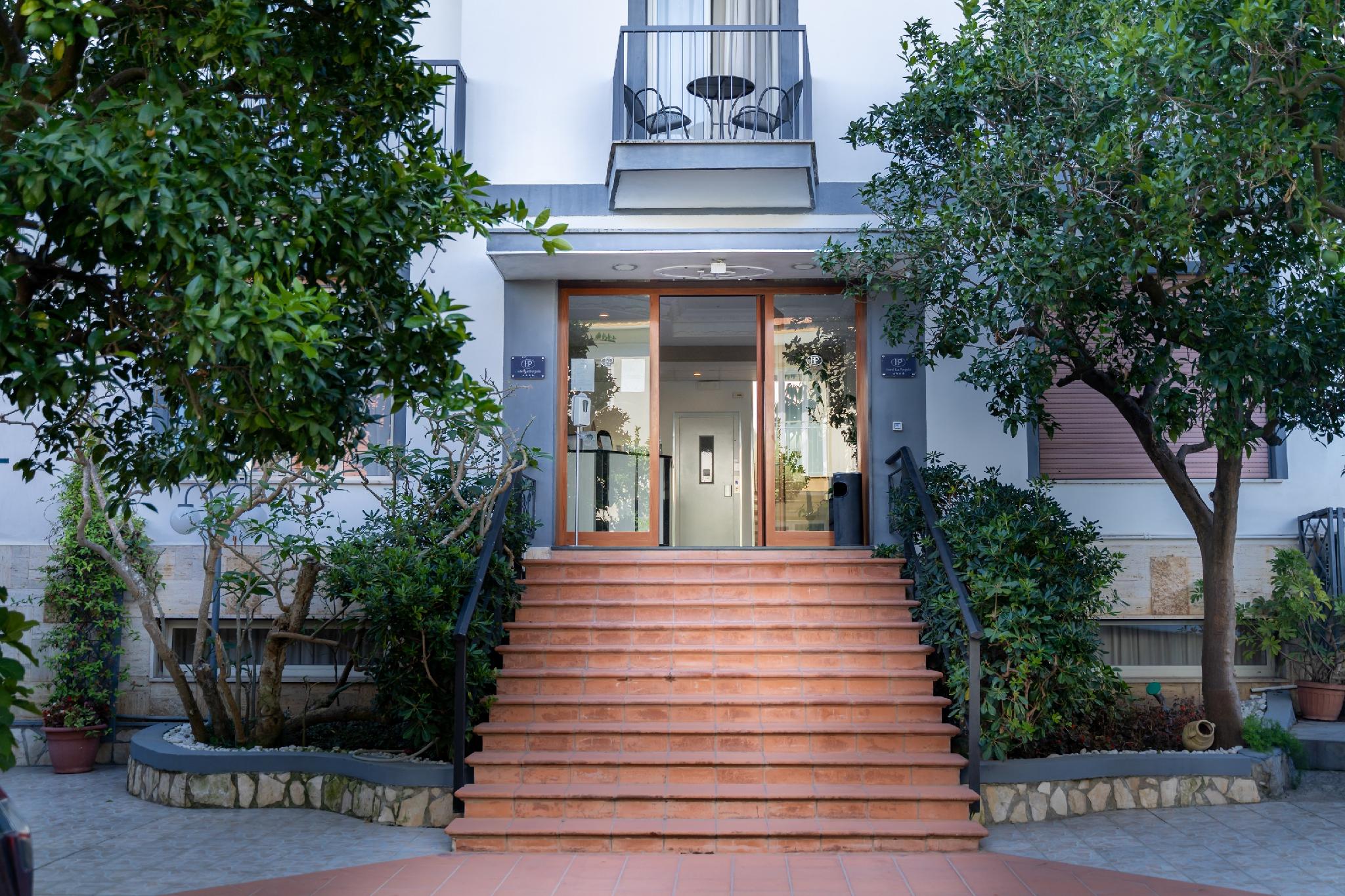 Ngoại cảnh khách sạn