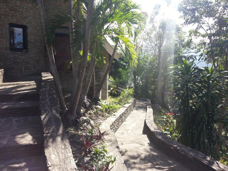 Ngoại cảnh khách sạn