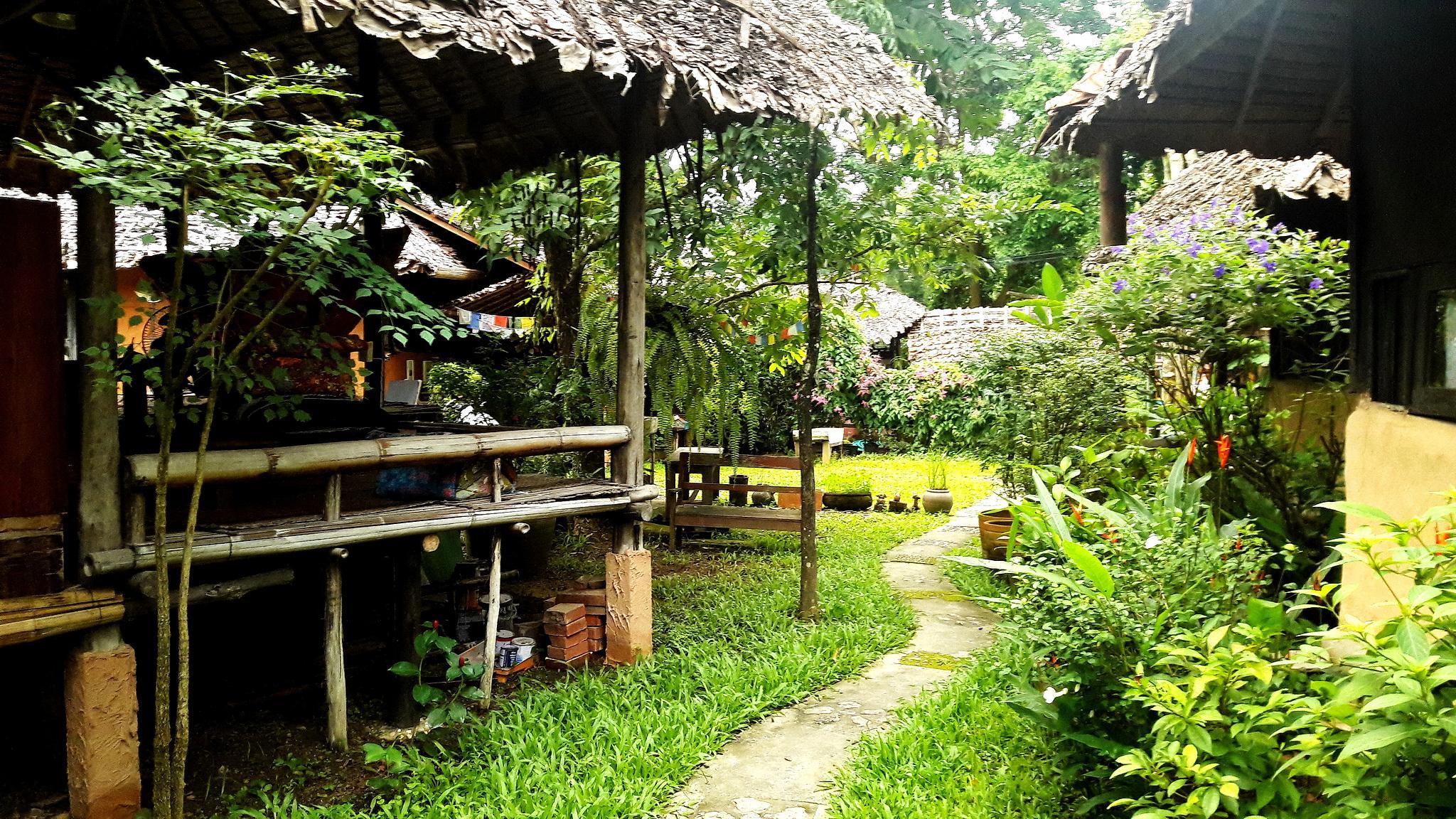 Khu vực xung quanh