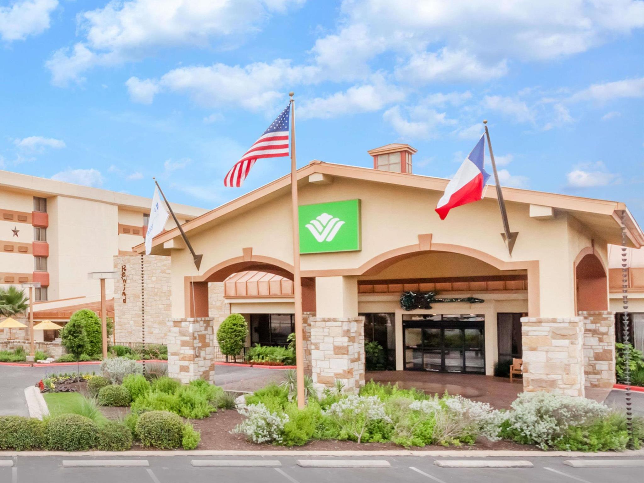 Ngoại cảnh khách sạn