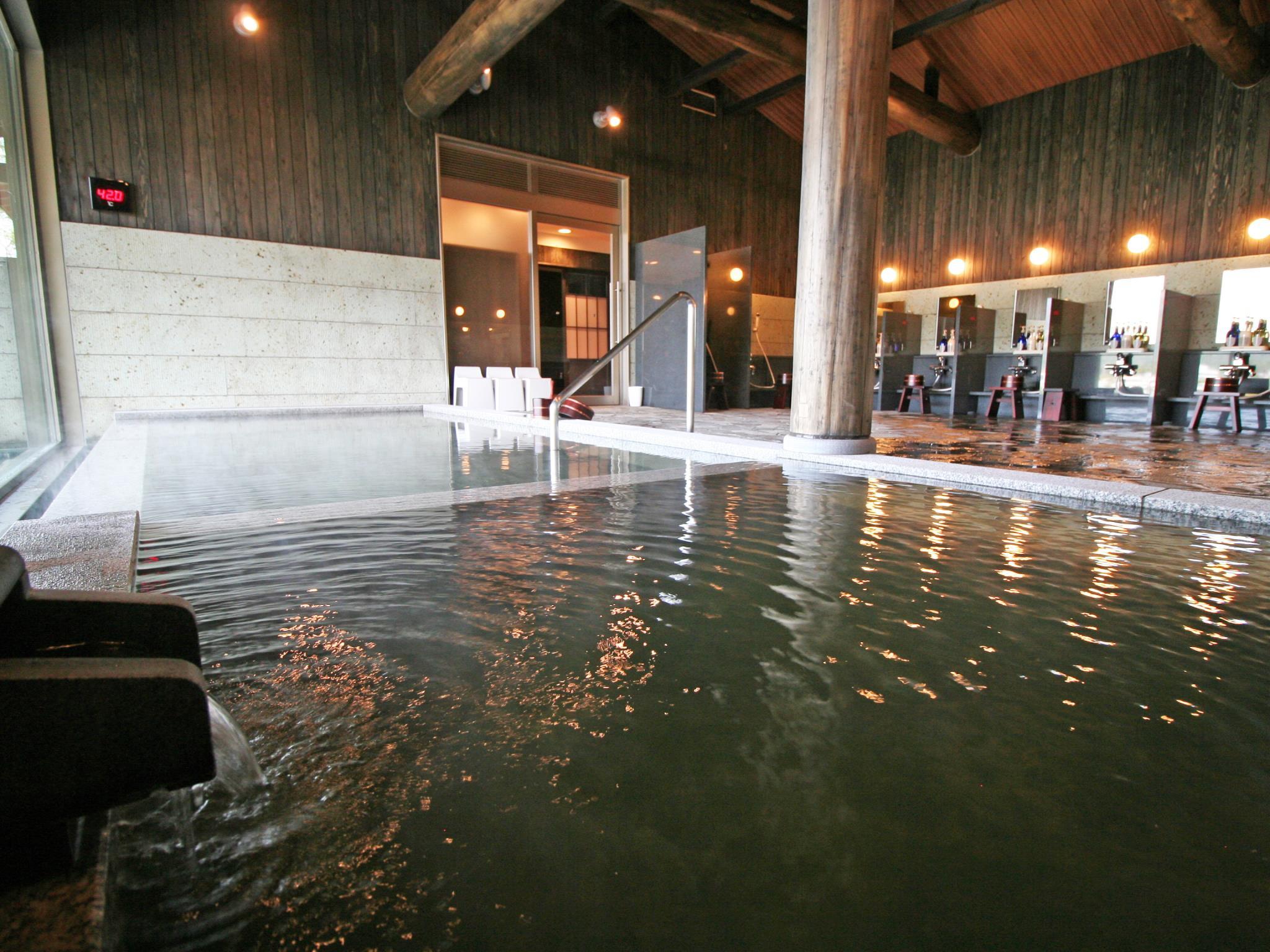 Tắm suối nước nóng