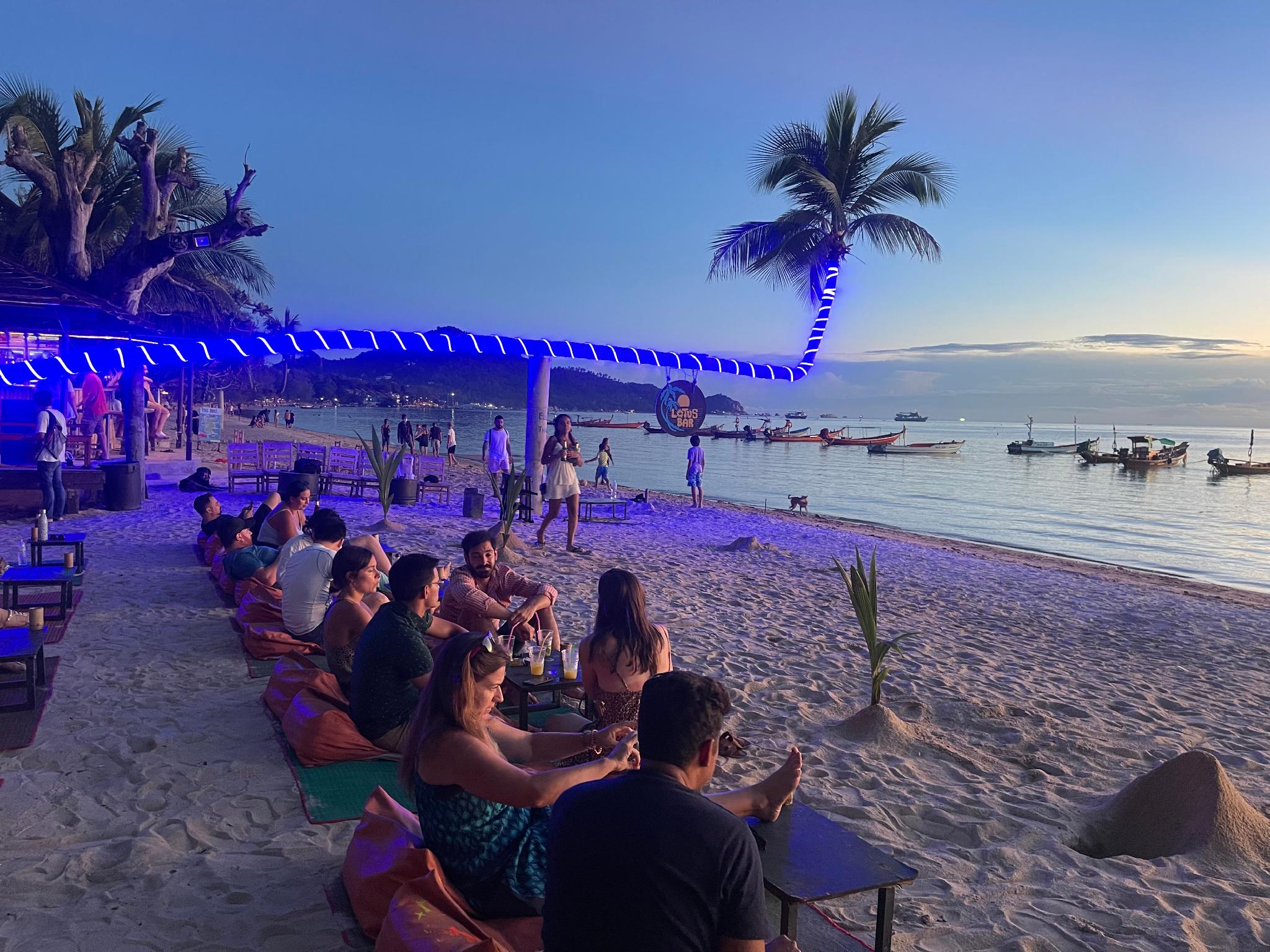 Nơi tham quan gần đây