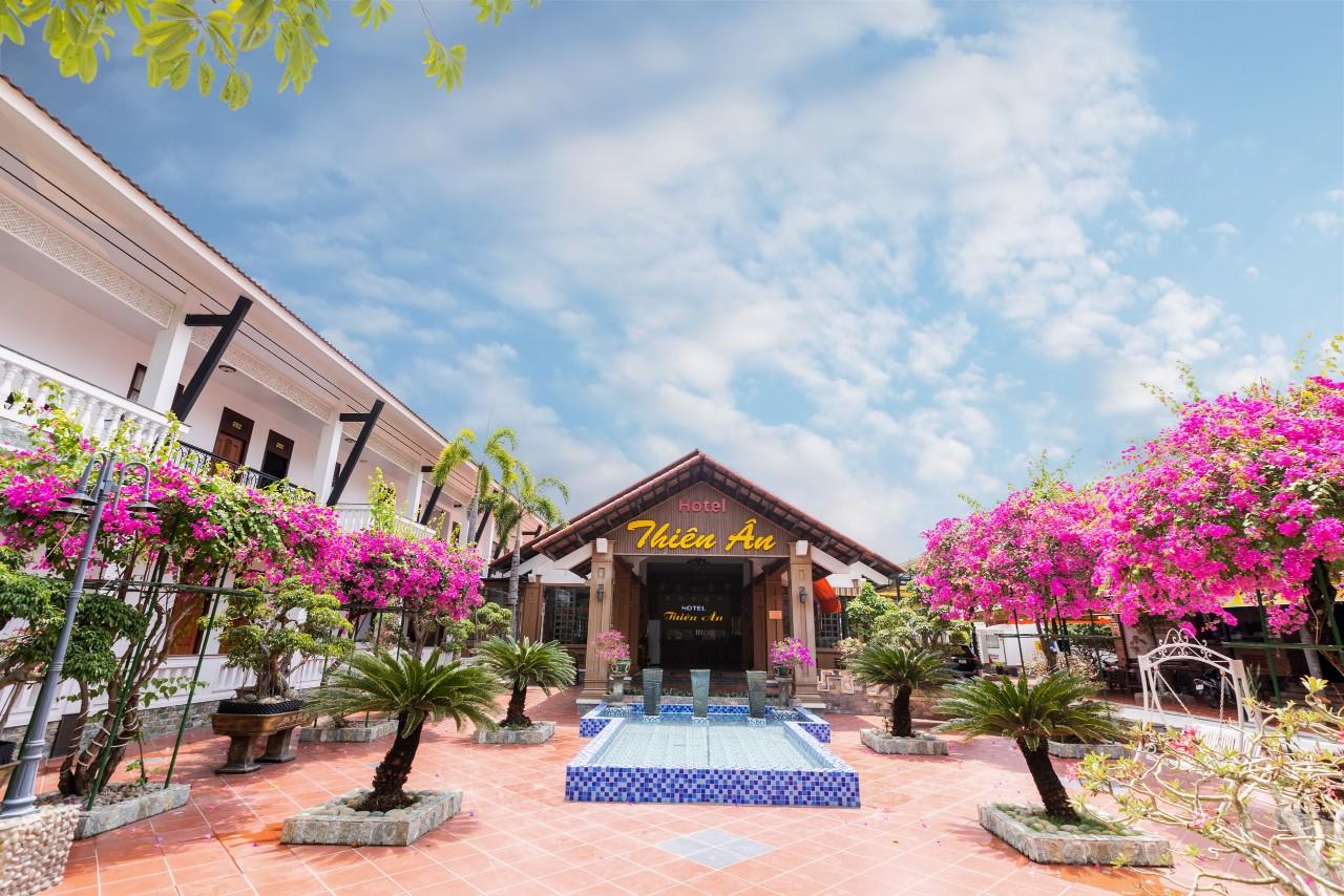 Ngoại cảnh khách sạn