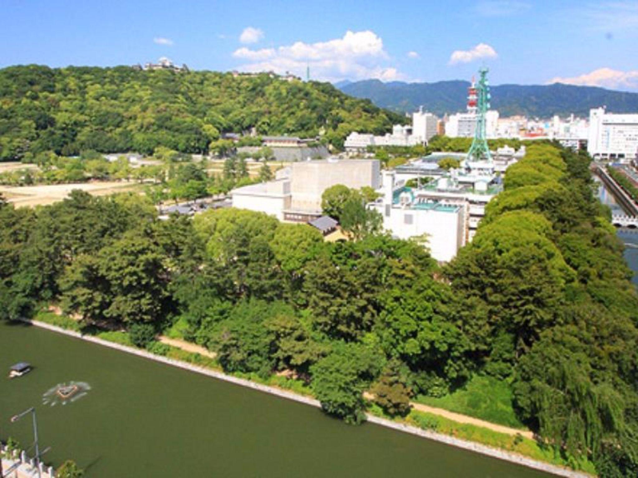 Khu vực xung quanh