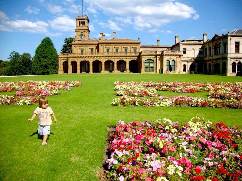 Khu vực xung quanh